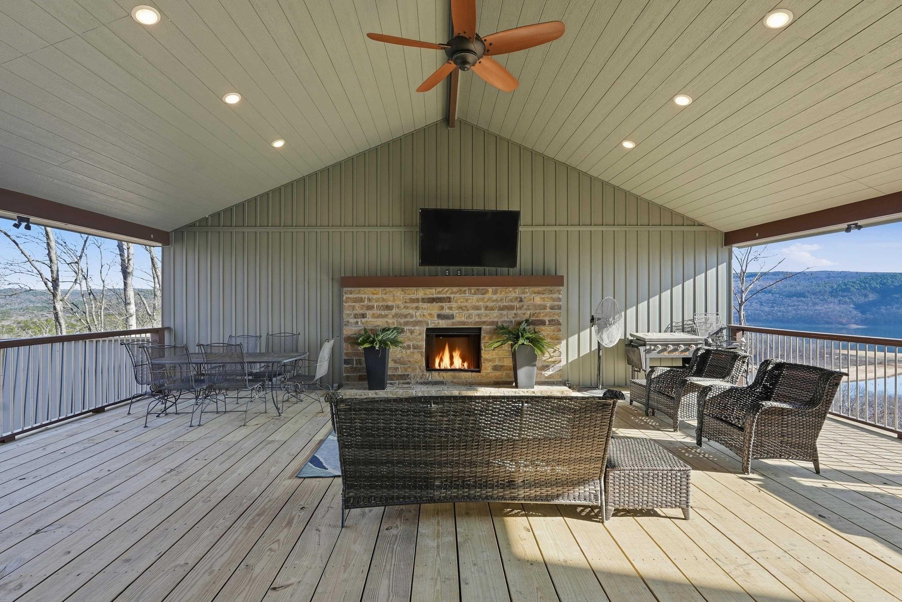650 Lower Ridge Circle Property Photo 9