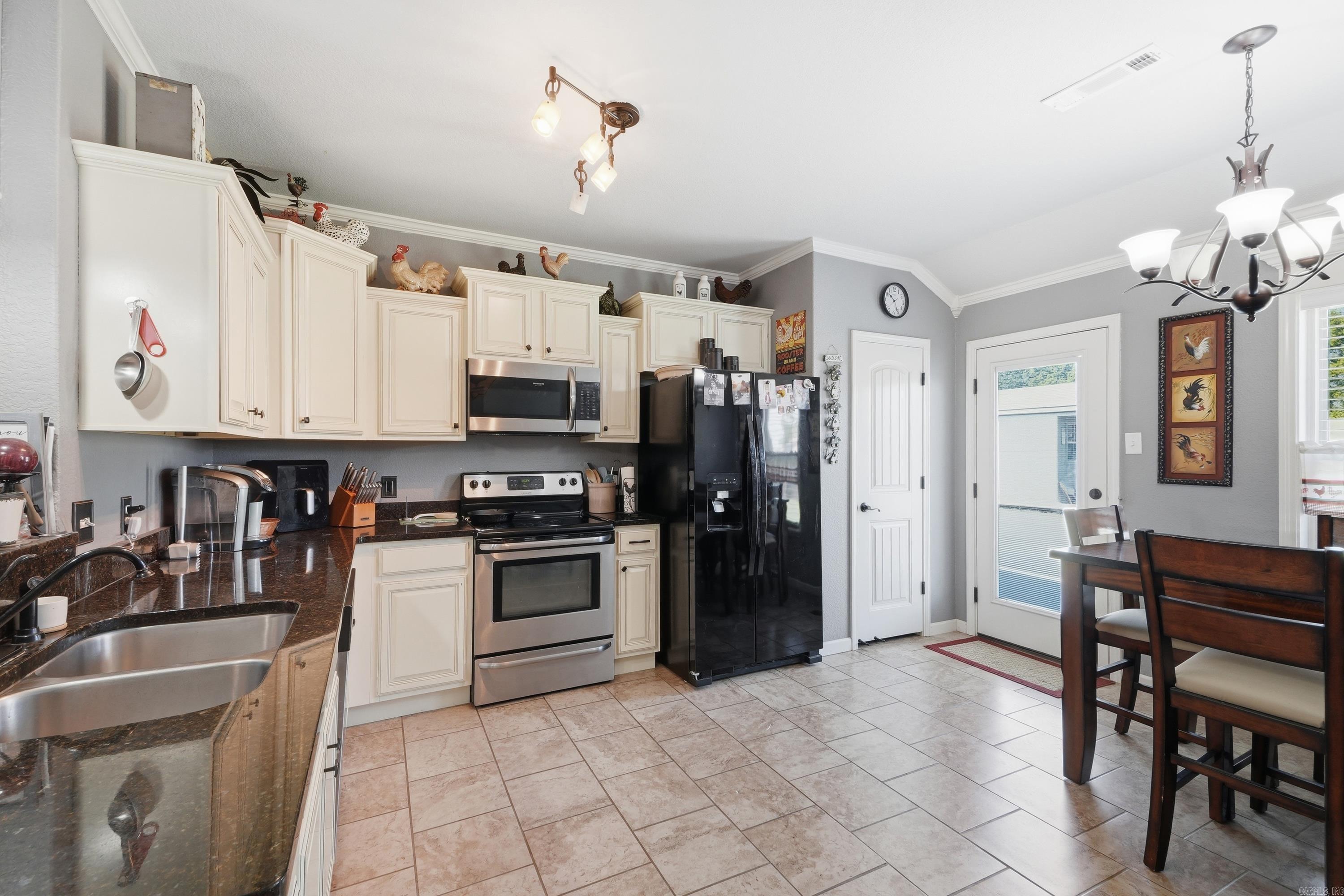 40 Dunwood Drive Property Photo 16
