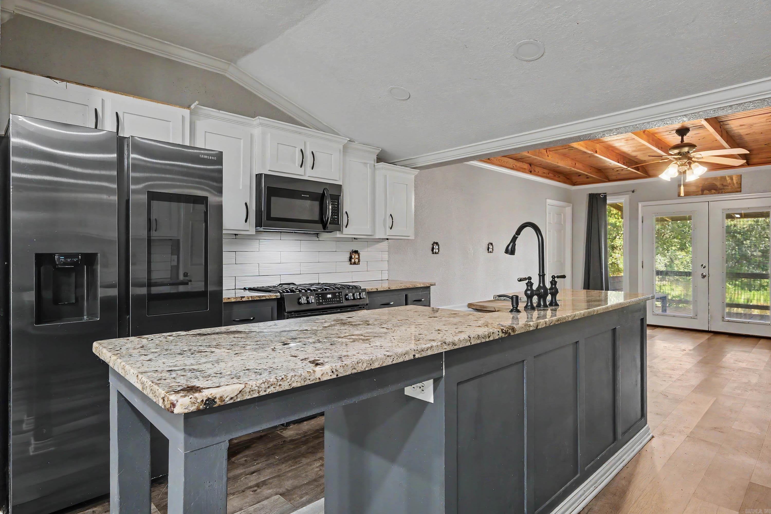 2354 Thunderbird Loop Property Photo 8