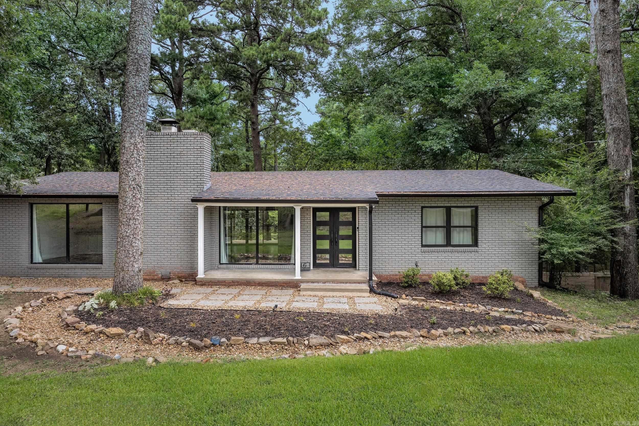 16 Robinwood Drive Property Photo 1