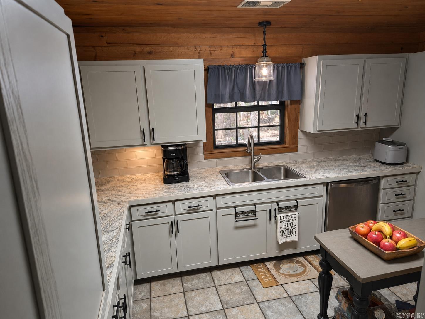811 Chambersville Road Property Photo 7