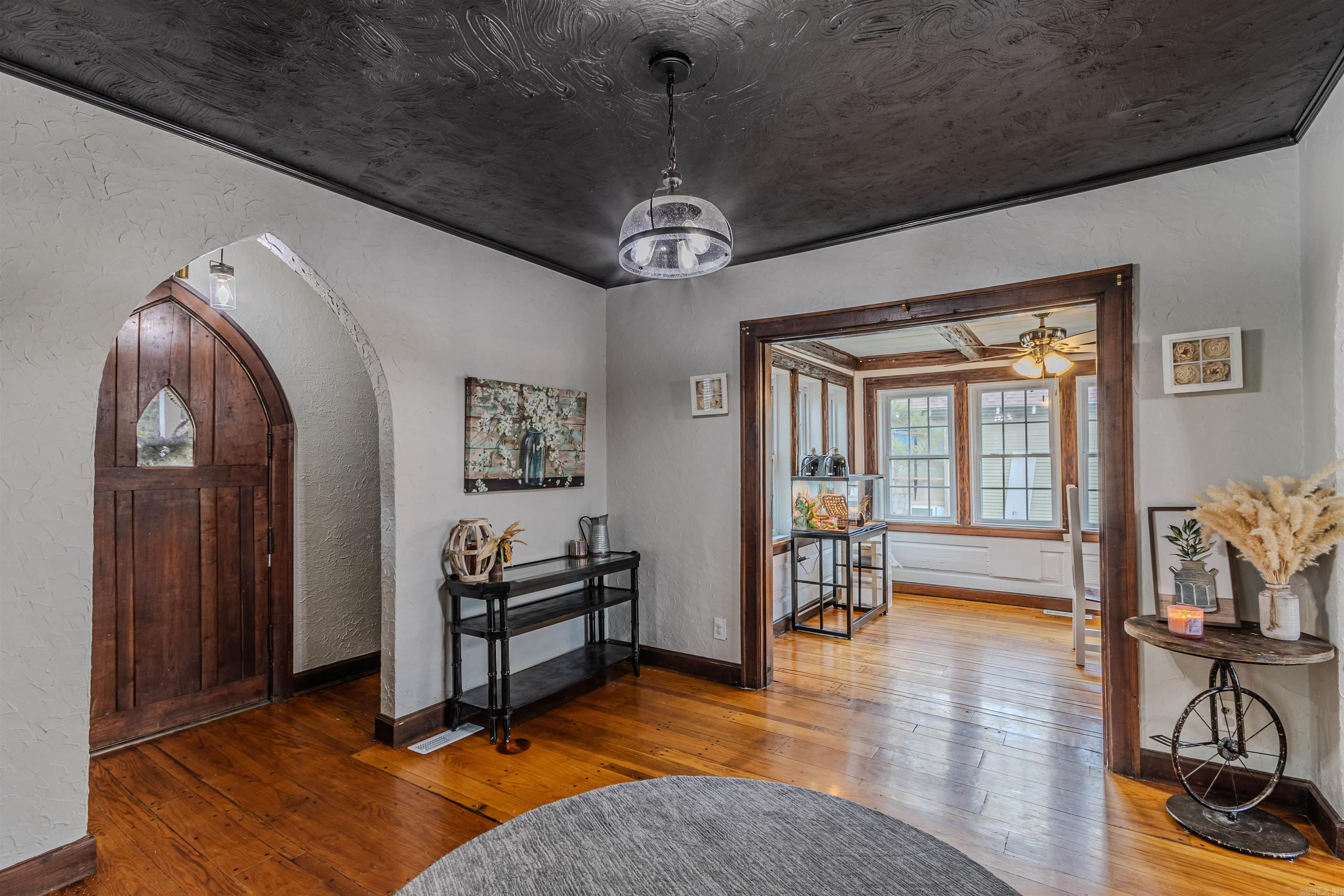 502 W Poplar Street Property Photo 4