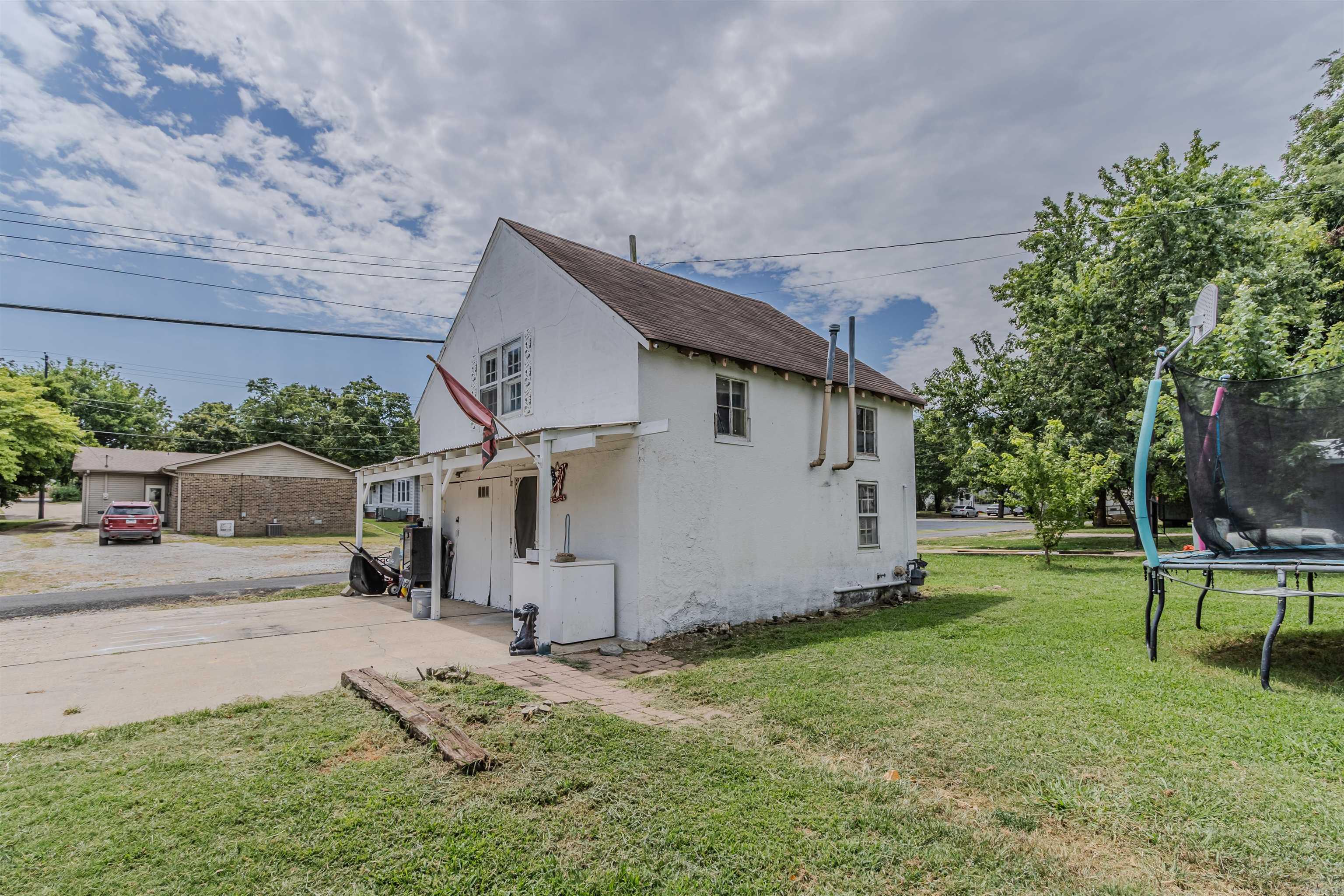 502 W Poplar Street Property Photo 25
