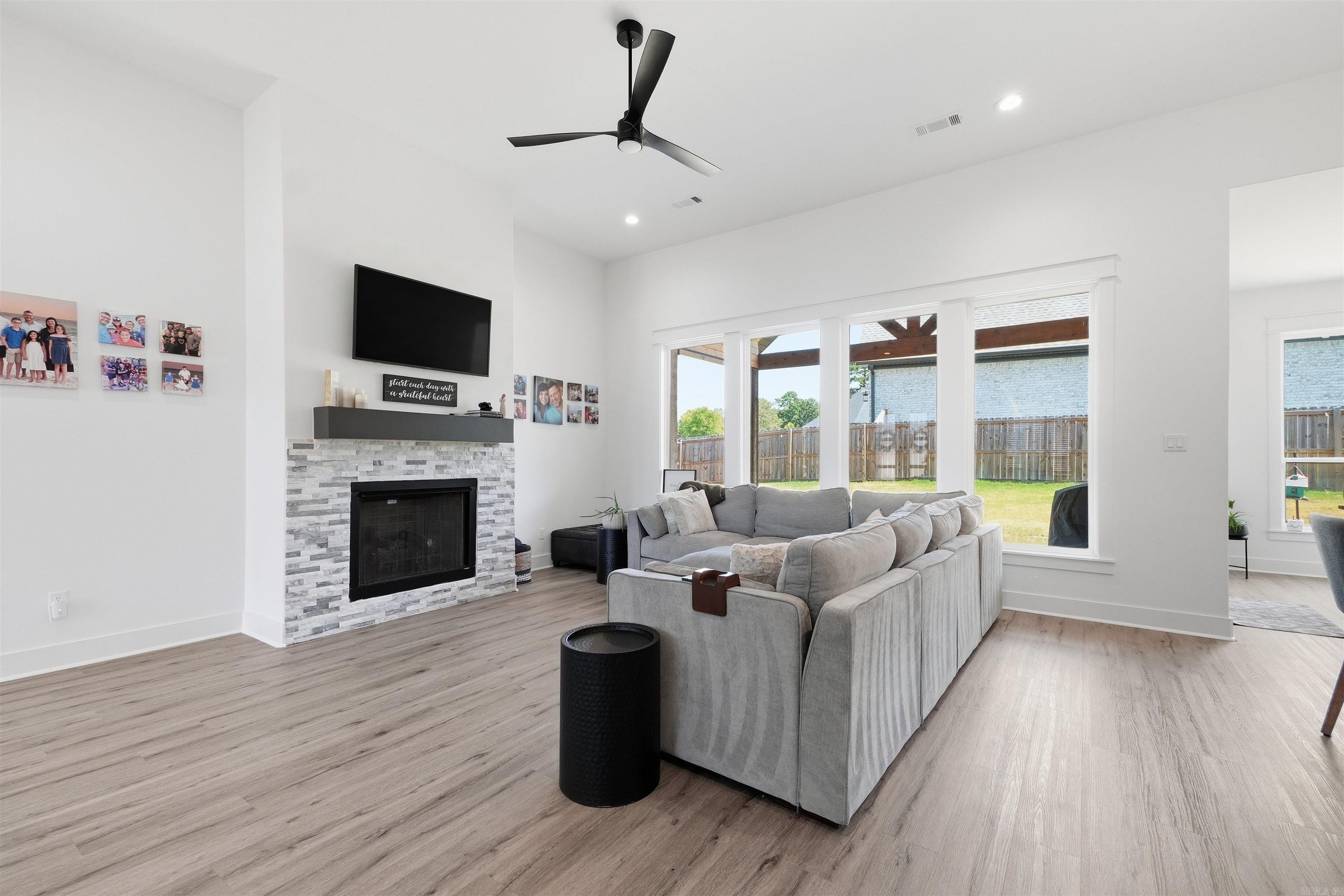 6070 Majestic Waters Drive Property Photo 8