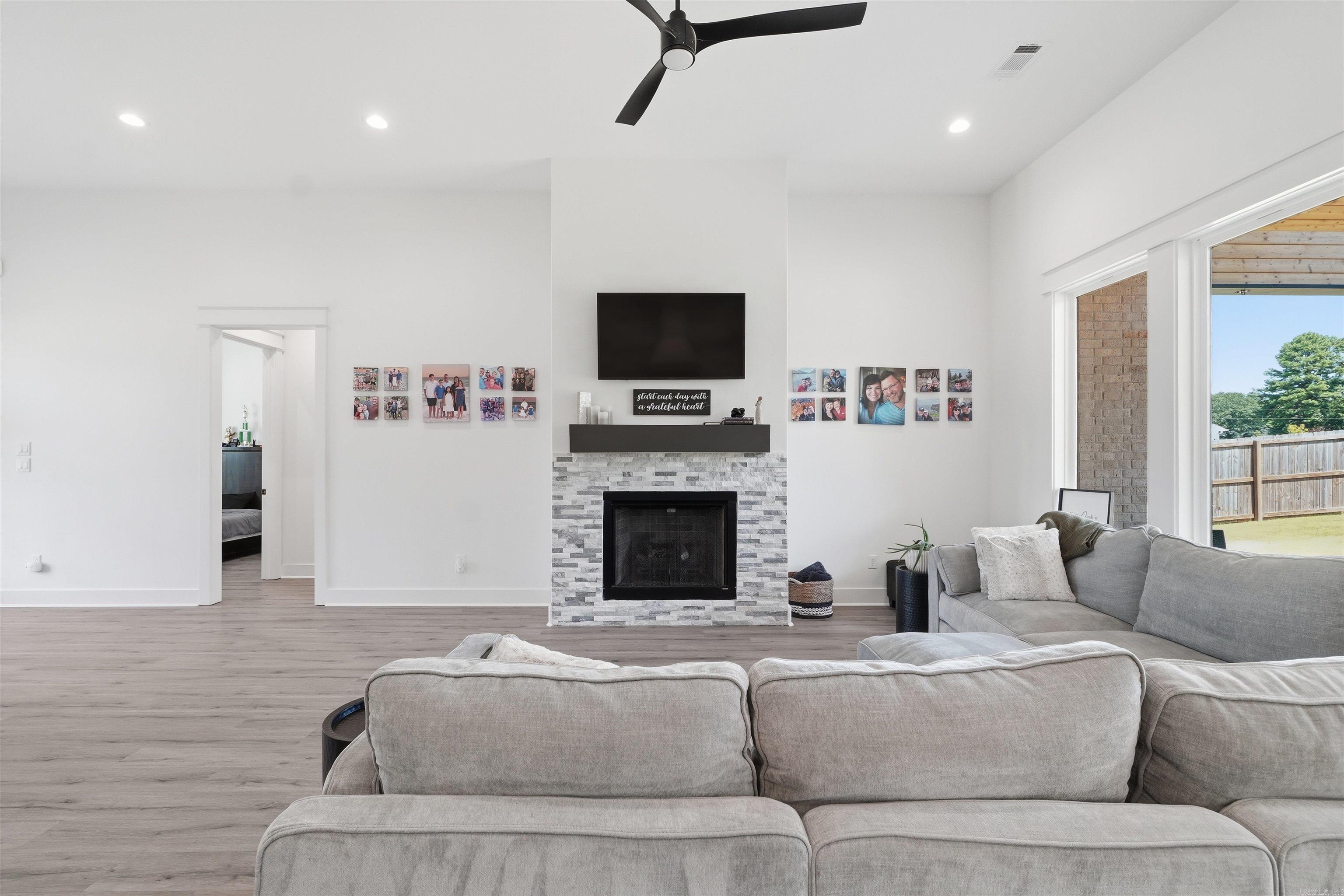 6070 Majestic Waters Drive Property Photo 11