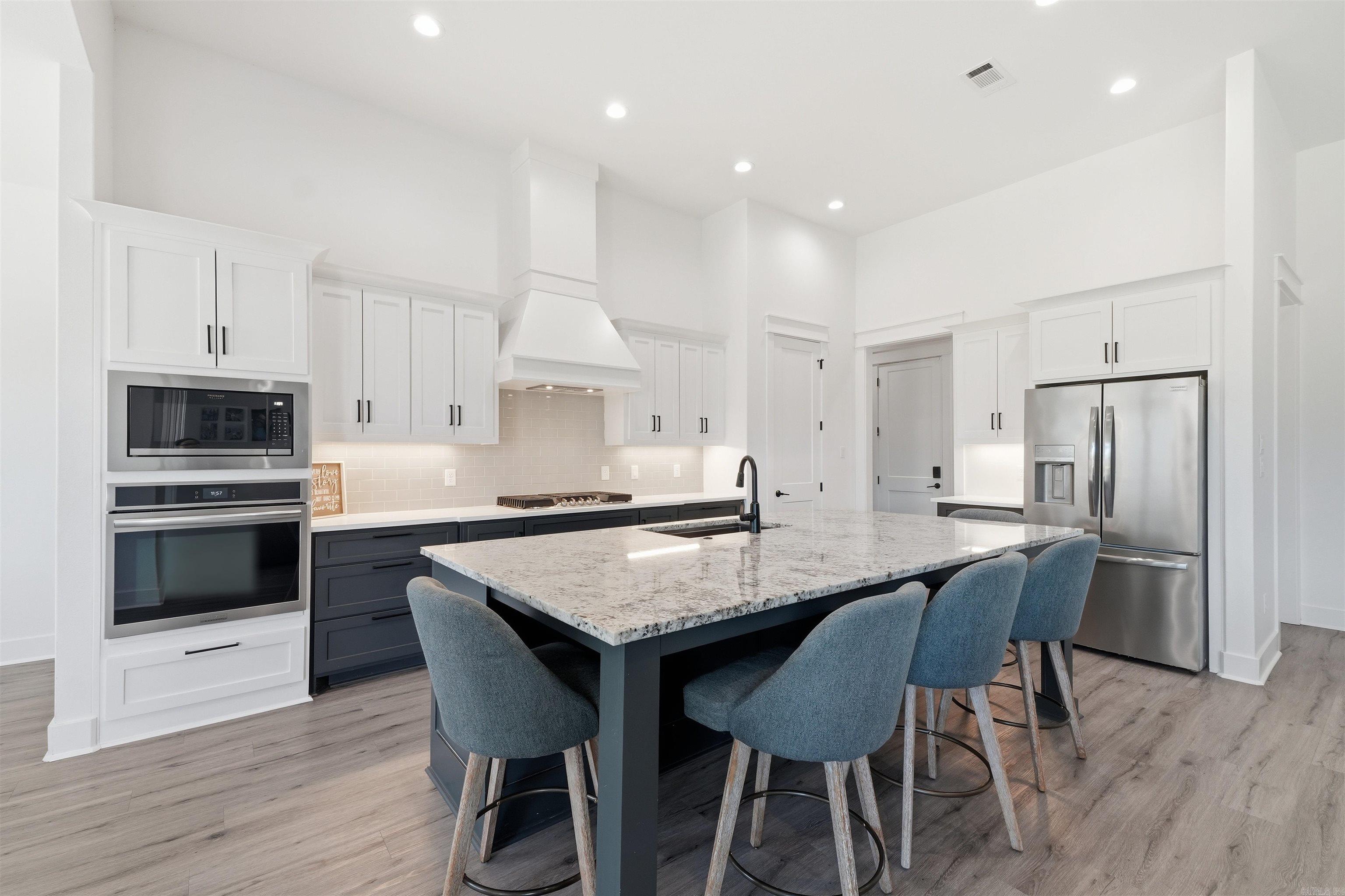 6070 Majestic Waters Drive Property Photo 13
