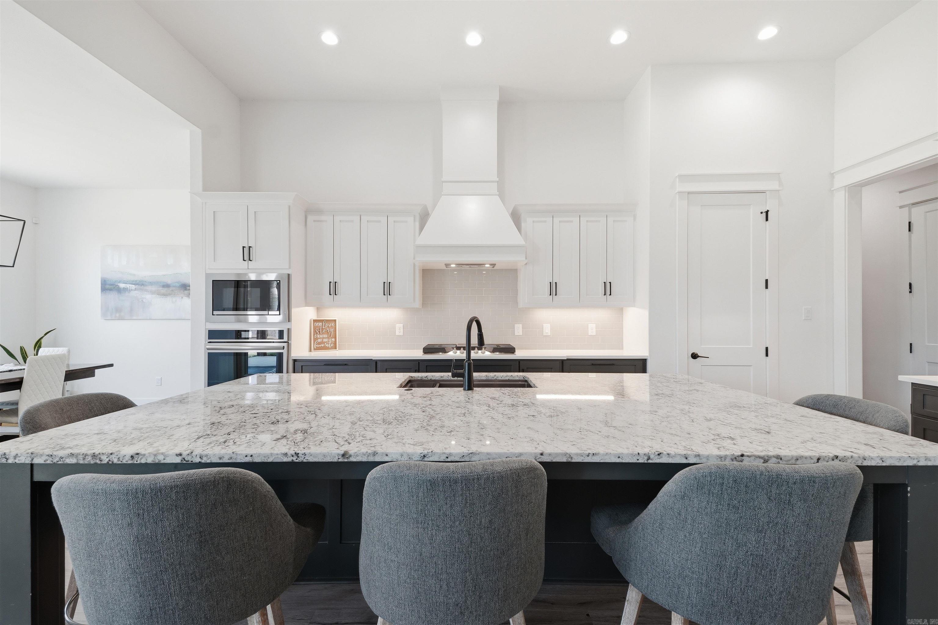 6070 Majestic Waters Drive Property Photo 14