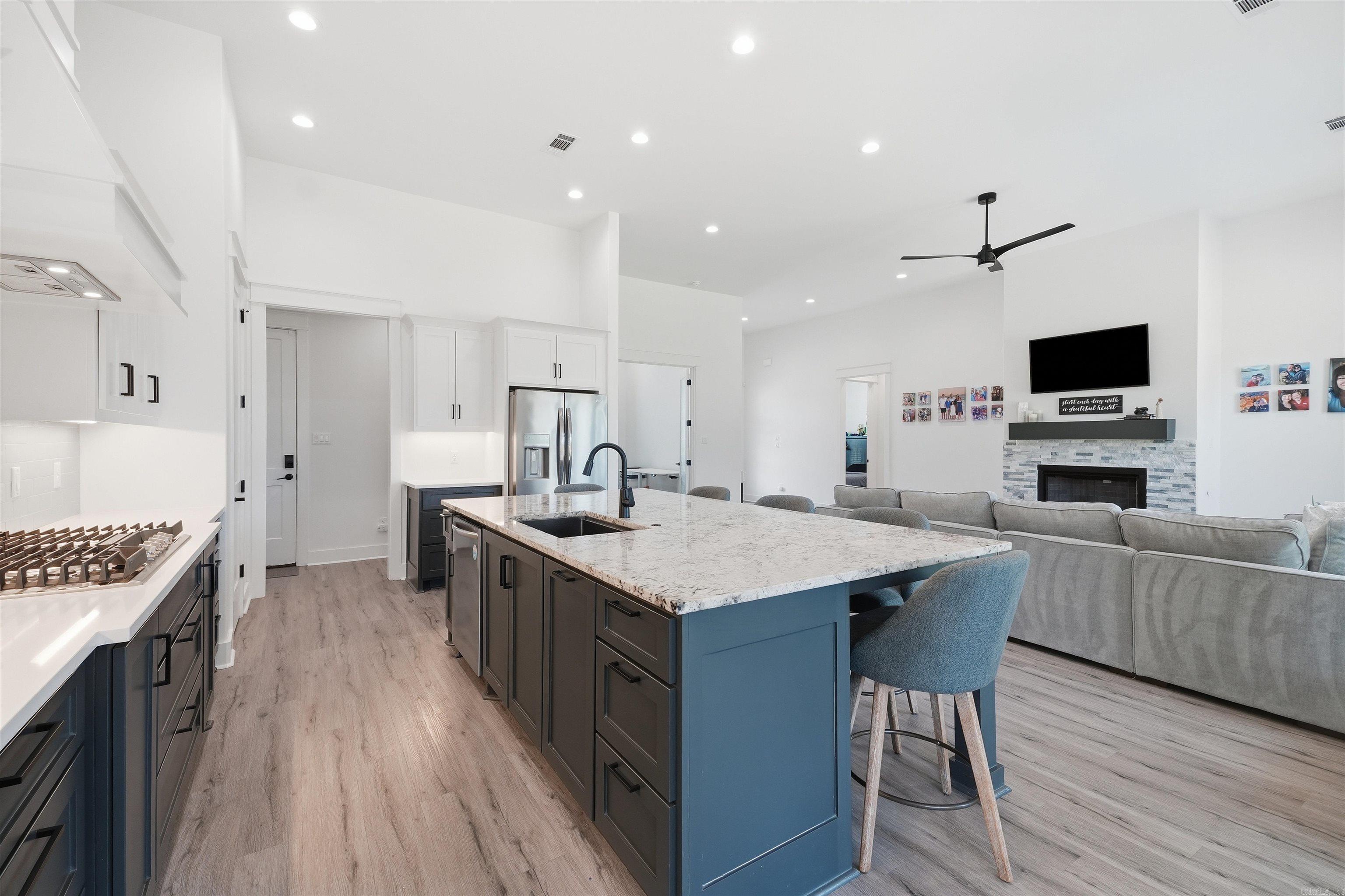 6070 Majestic Waters Drive Property Photo 15
