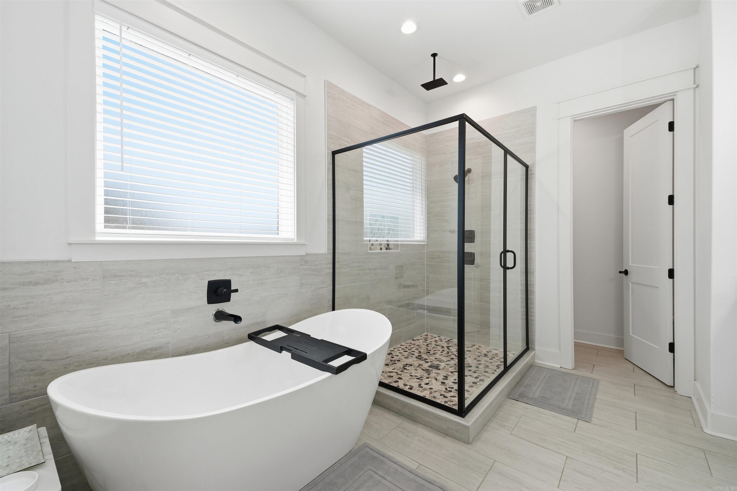 6070 Majestic Waters Drive Property Photo 27