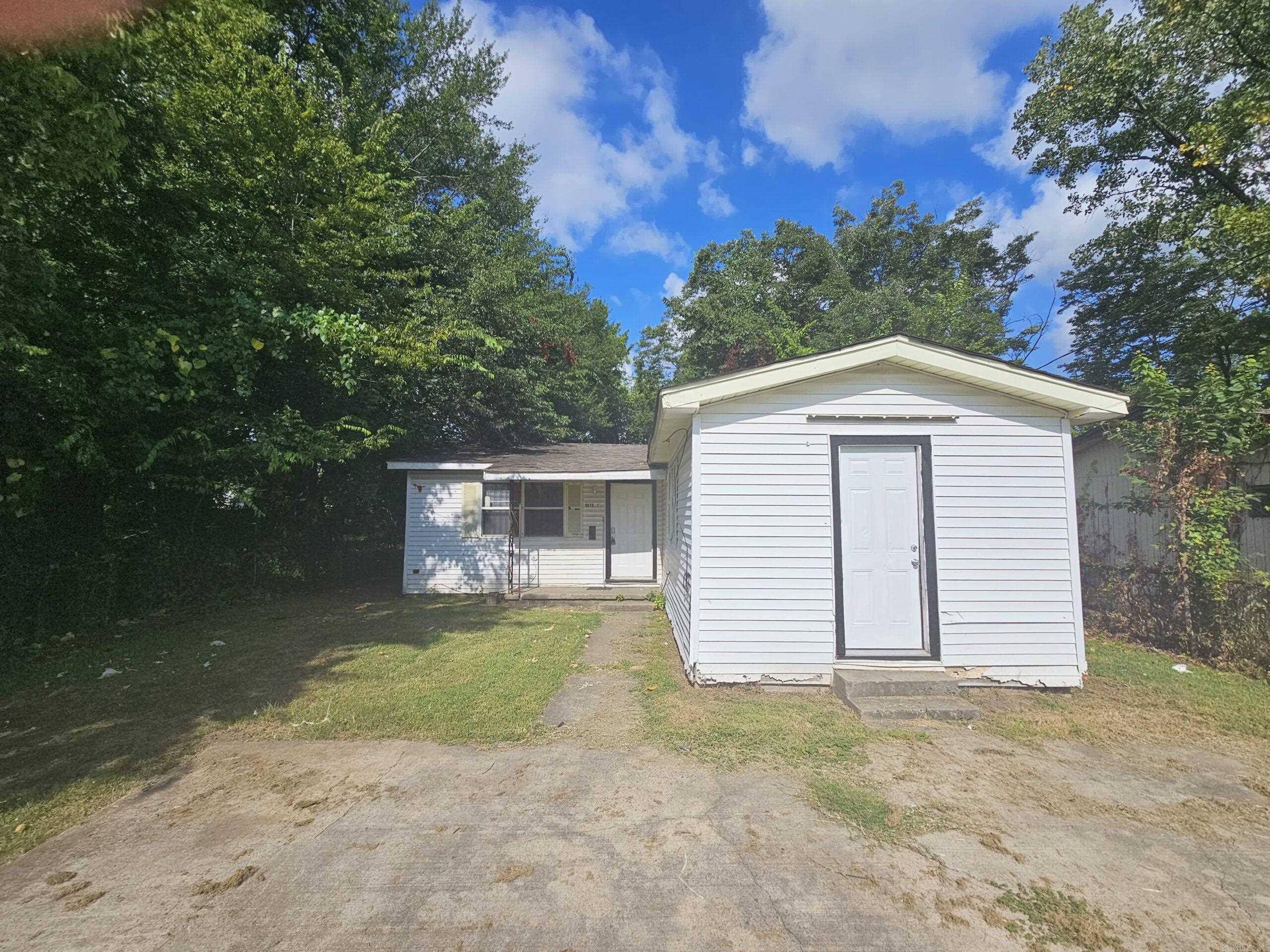70 Unit Property Photo 35
