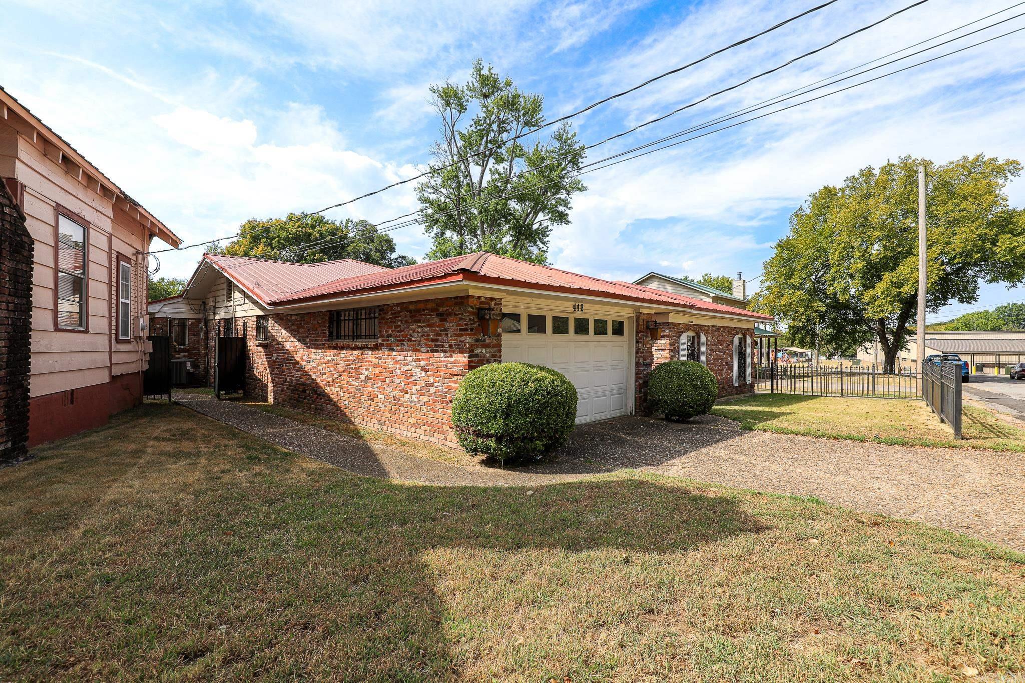 412 & 404 White St Property Photo 4