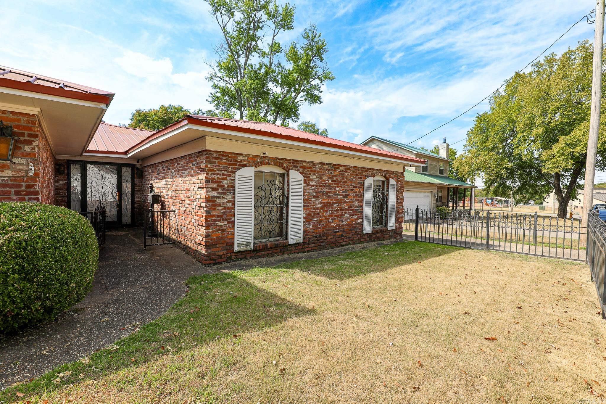 412 & 404 White St Property Photo 5