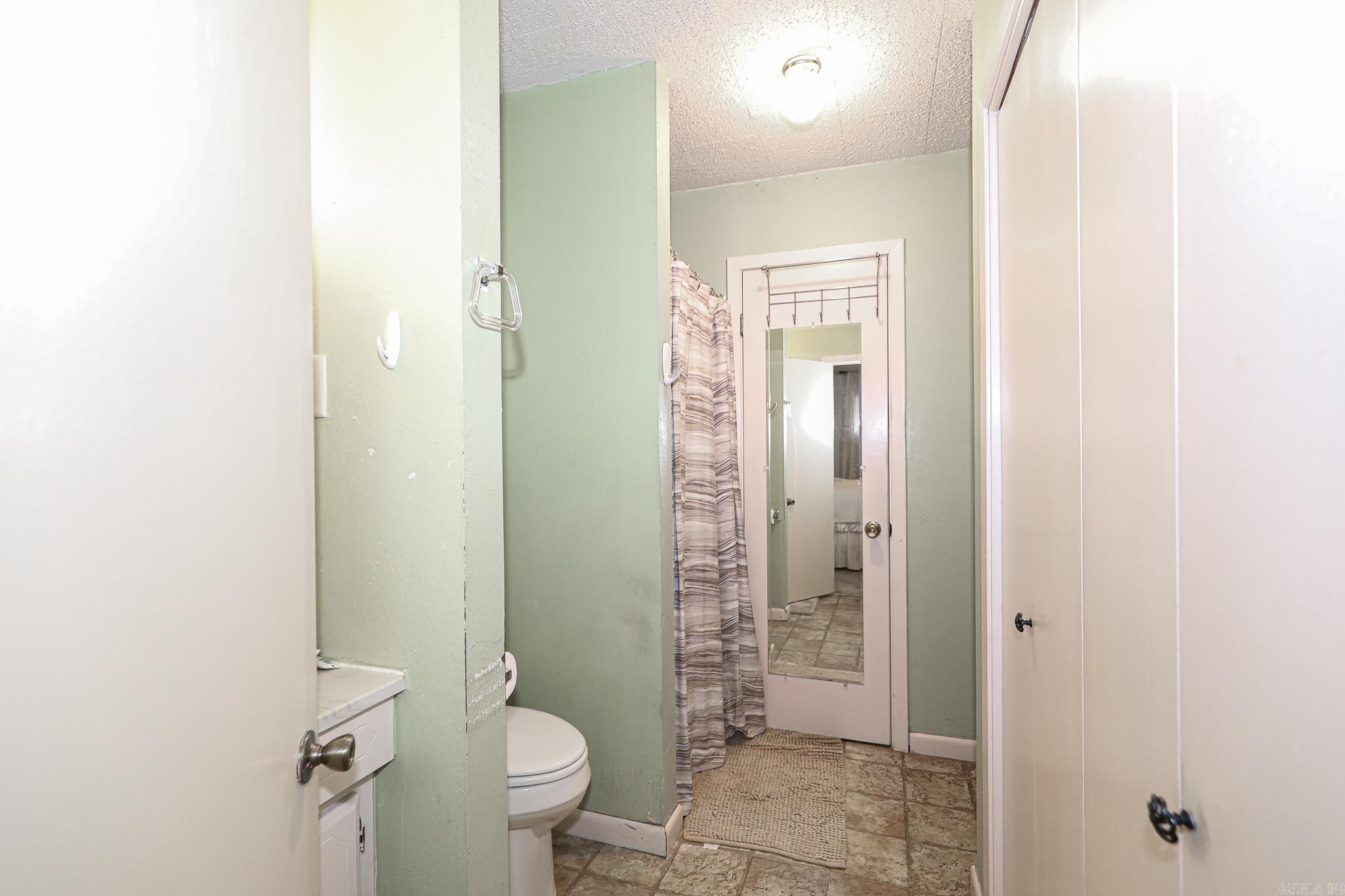 412 & 404 White St Property Photo 23
