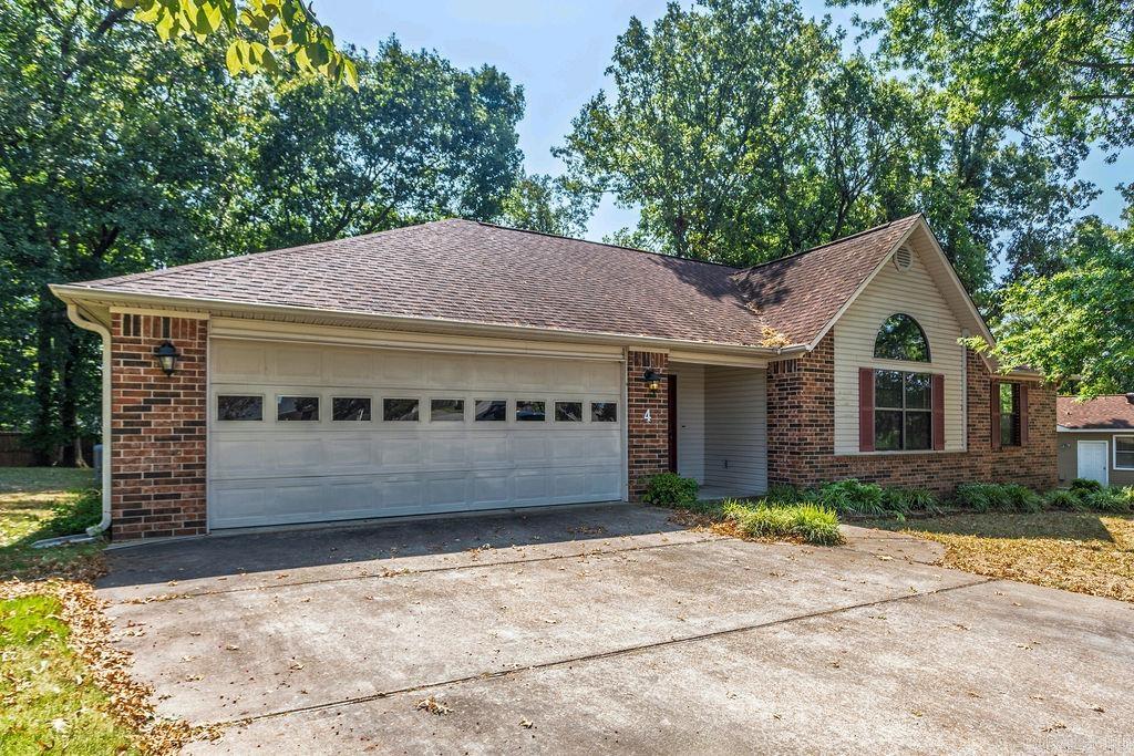 4 Oak Meadow Cove Property Photo 2