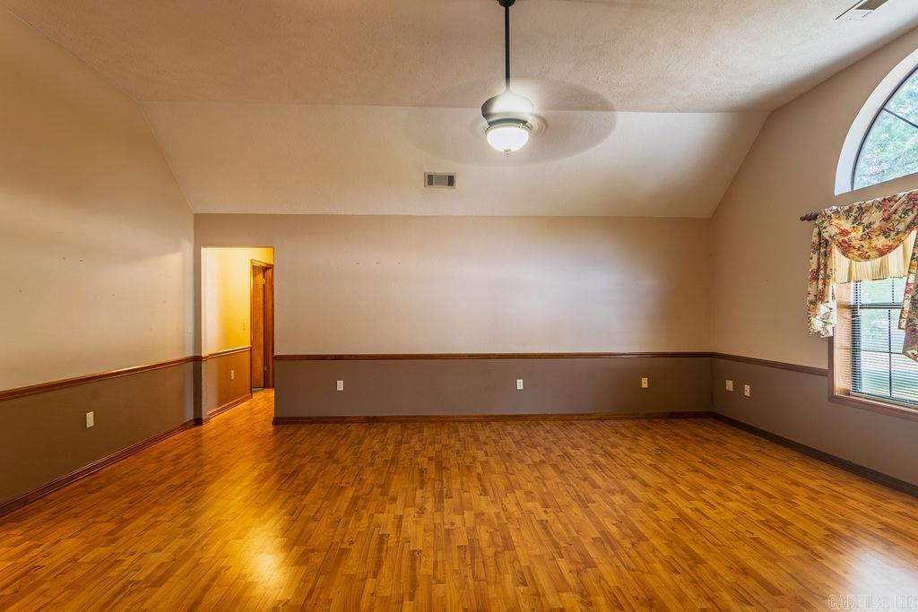 4 Oak Meadow Cove Property Photo 5