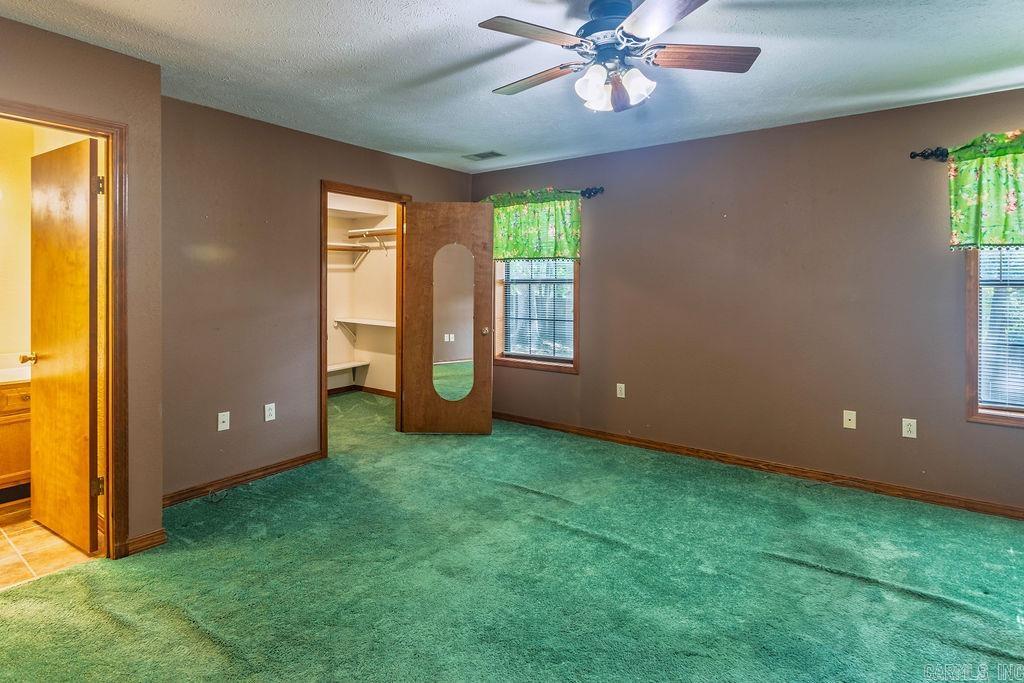4 Oak Meadow Cove Property Photo 9