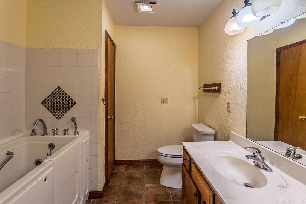 4 Oak Meadow Cove Property Photo 10