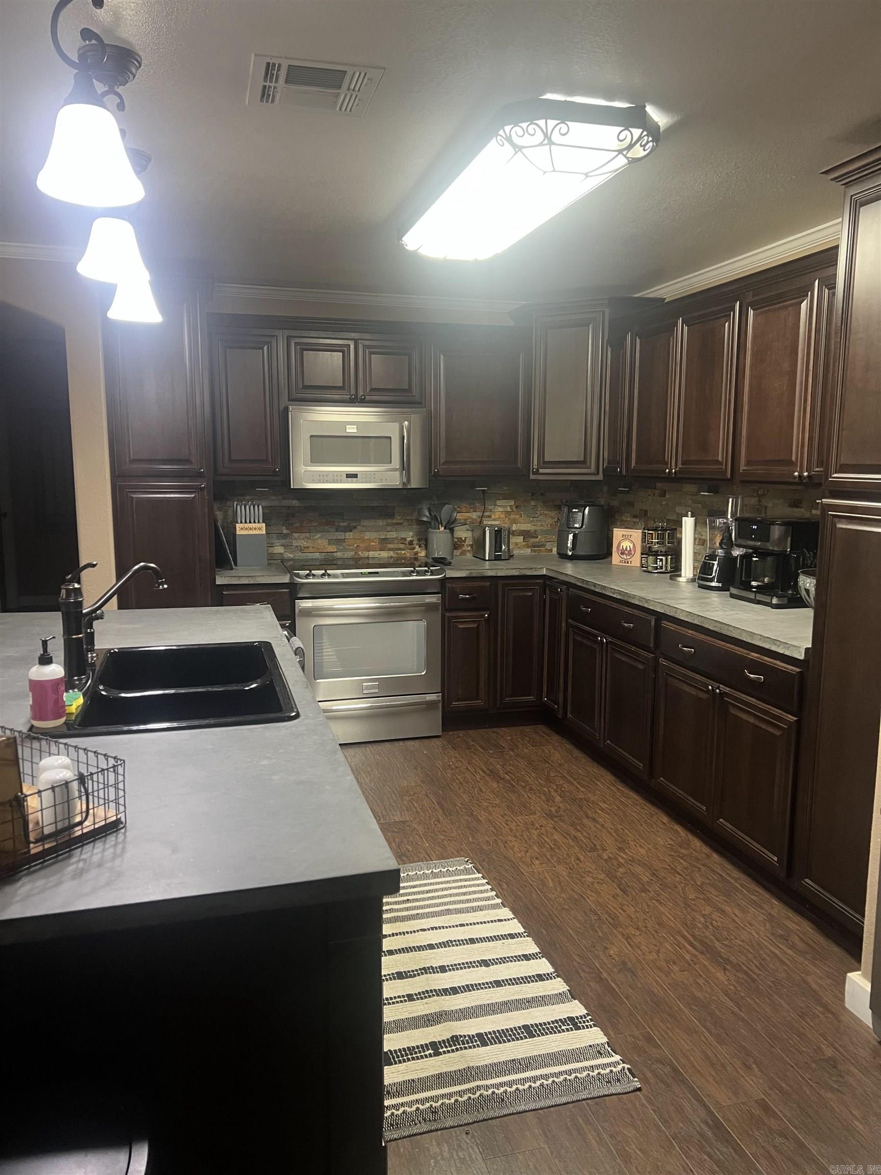 4001 Highway 71 S Property Photo 12