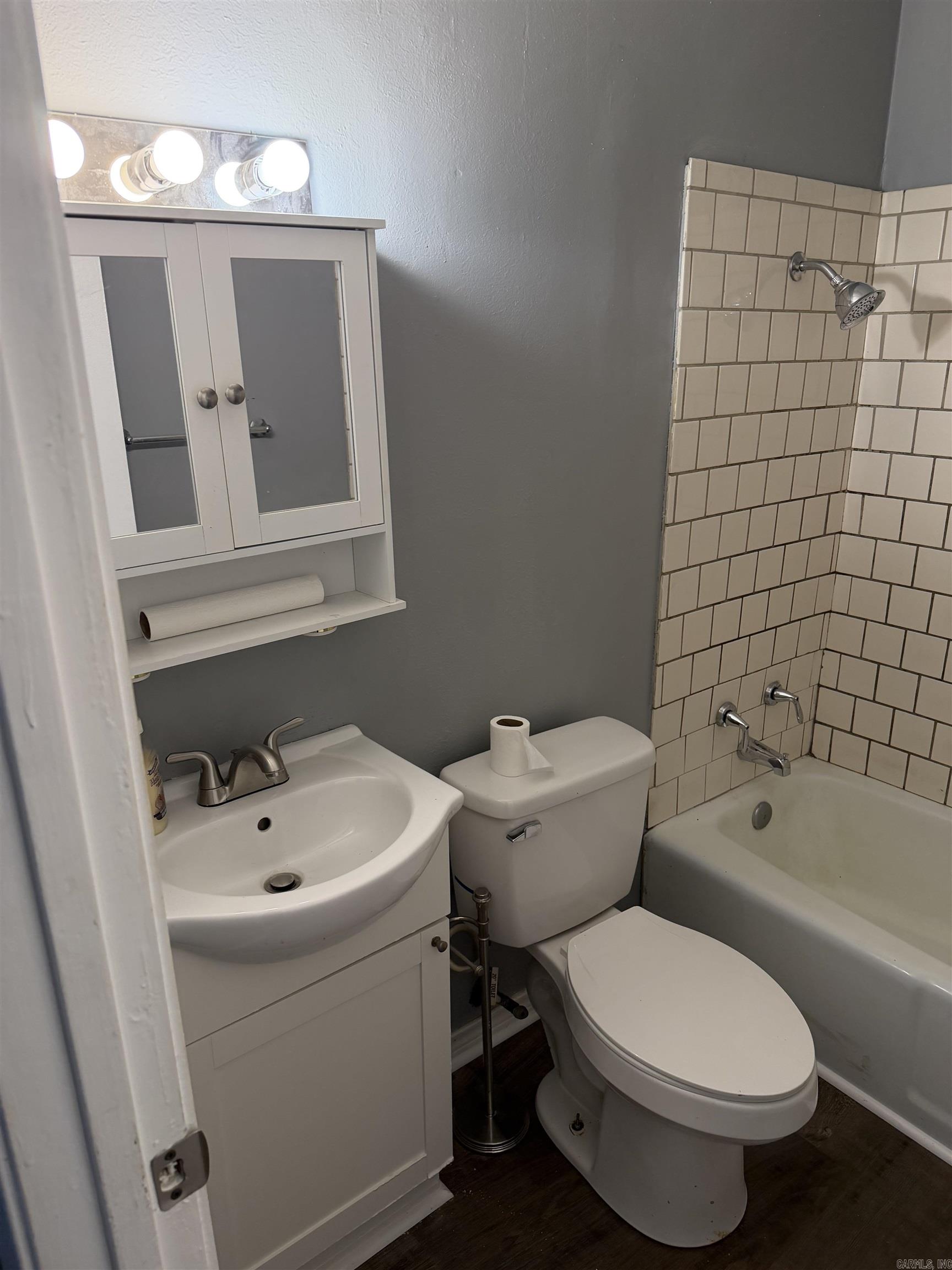 2609 S Taft St Property Photo 8