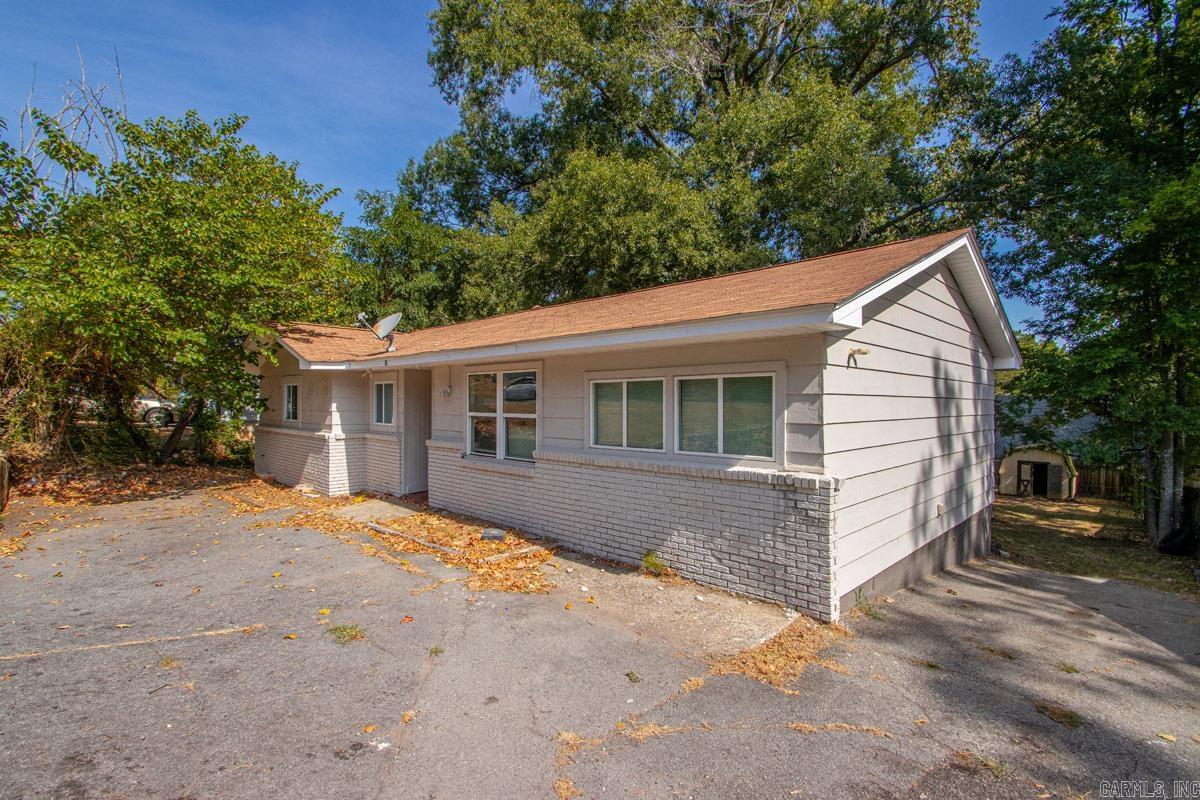 8 W Windsor Drive Property Photo 3