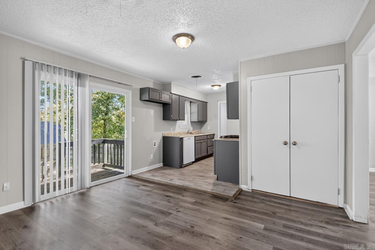 8 W Windsor Drive Property Photo 6