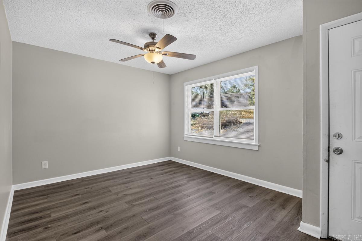 8 W Windsor Drive Property Photo 9