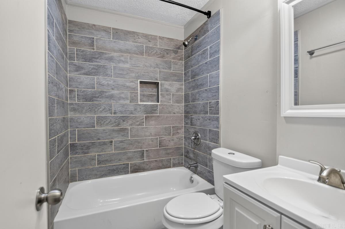 8 W Windsor Drive Property Photo 10
