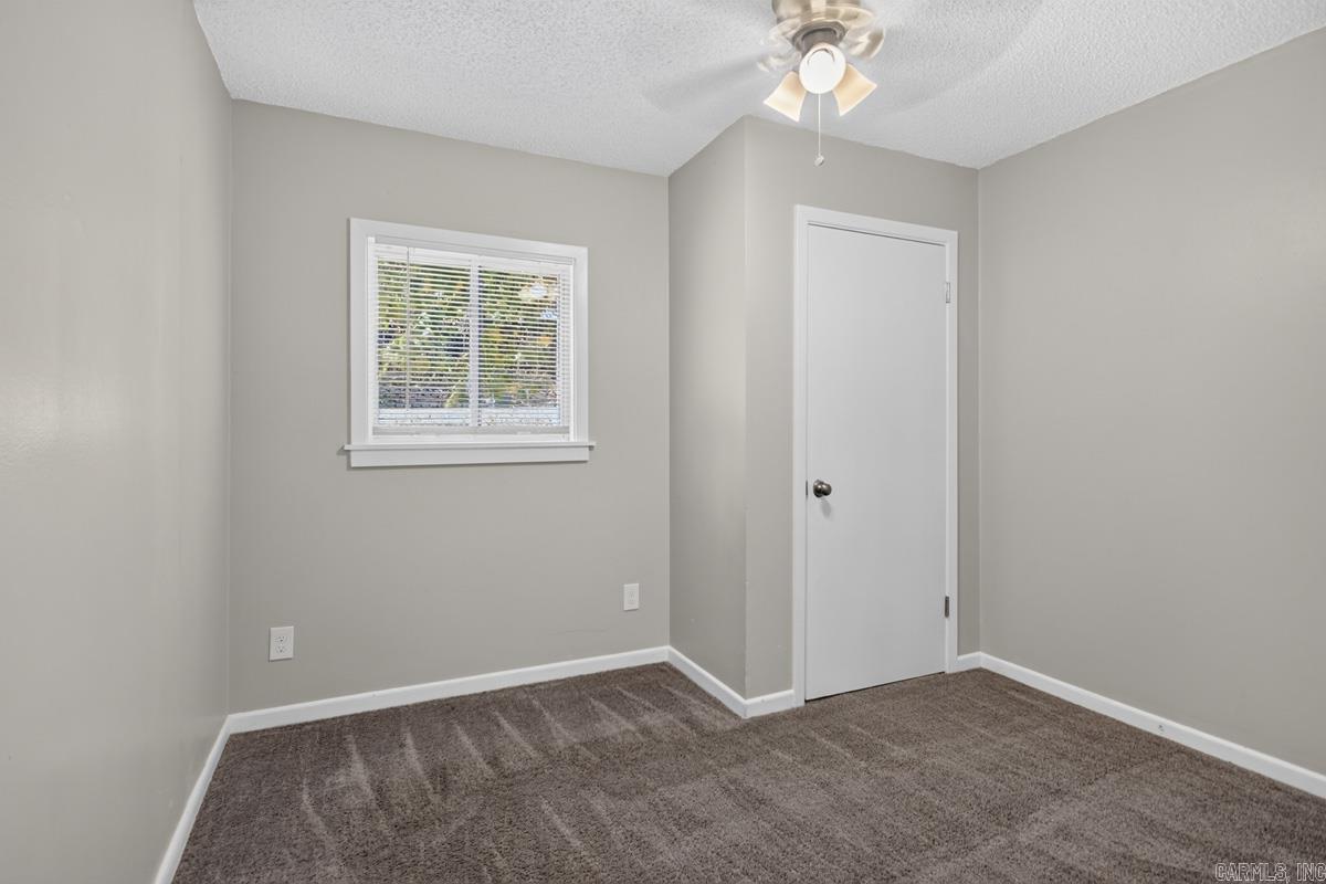 8 W Windsor Drive Property Photo 13