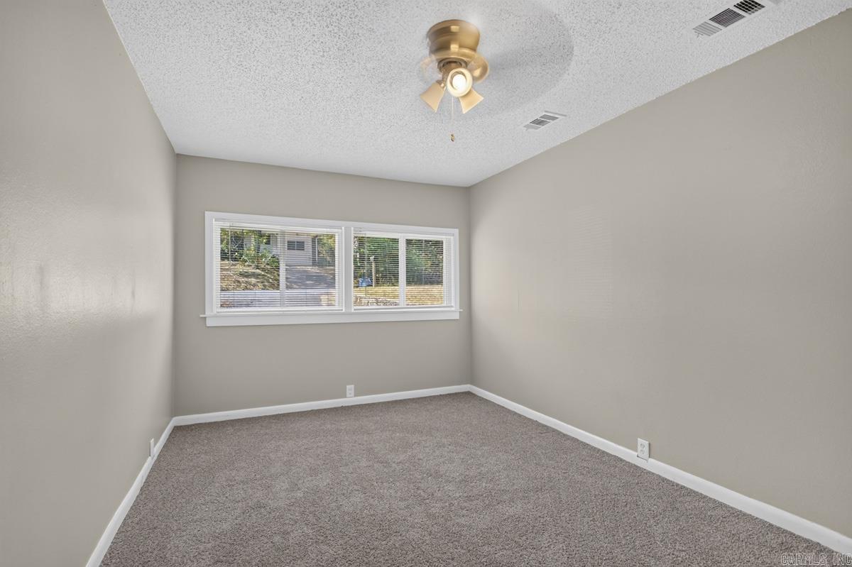 8 W Windsor Drive Property Photo 14