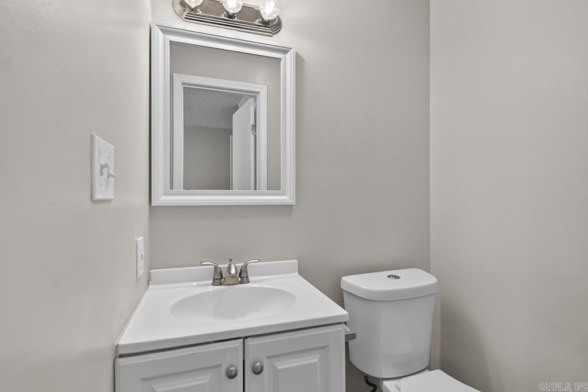 8 W Windsor Drive Property Photo 16