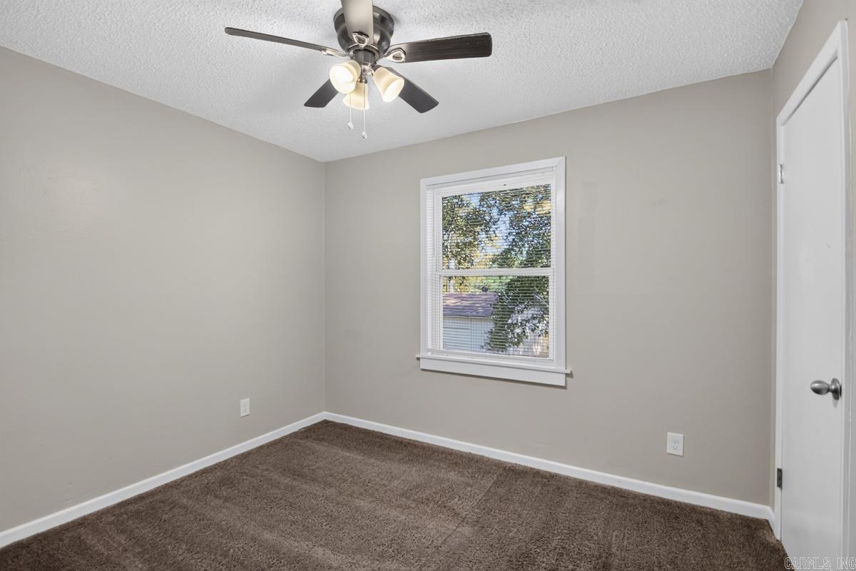 8 W Windsor Drive Property Photo 17