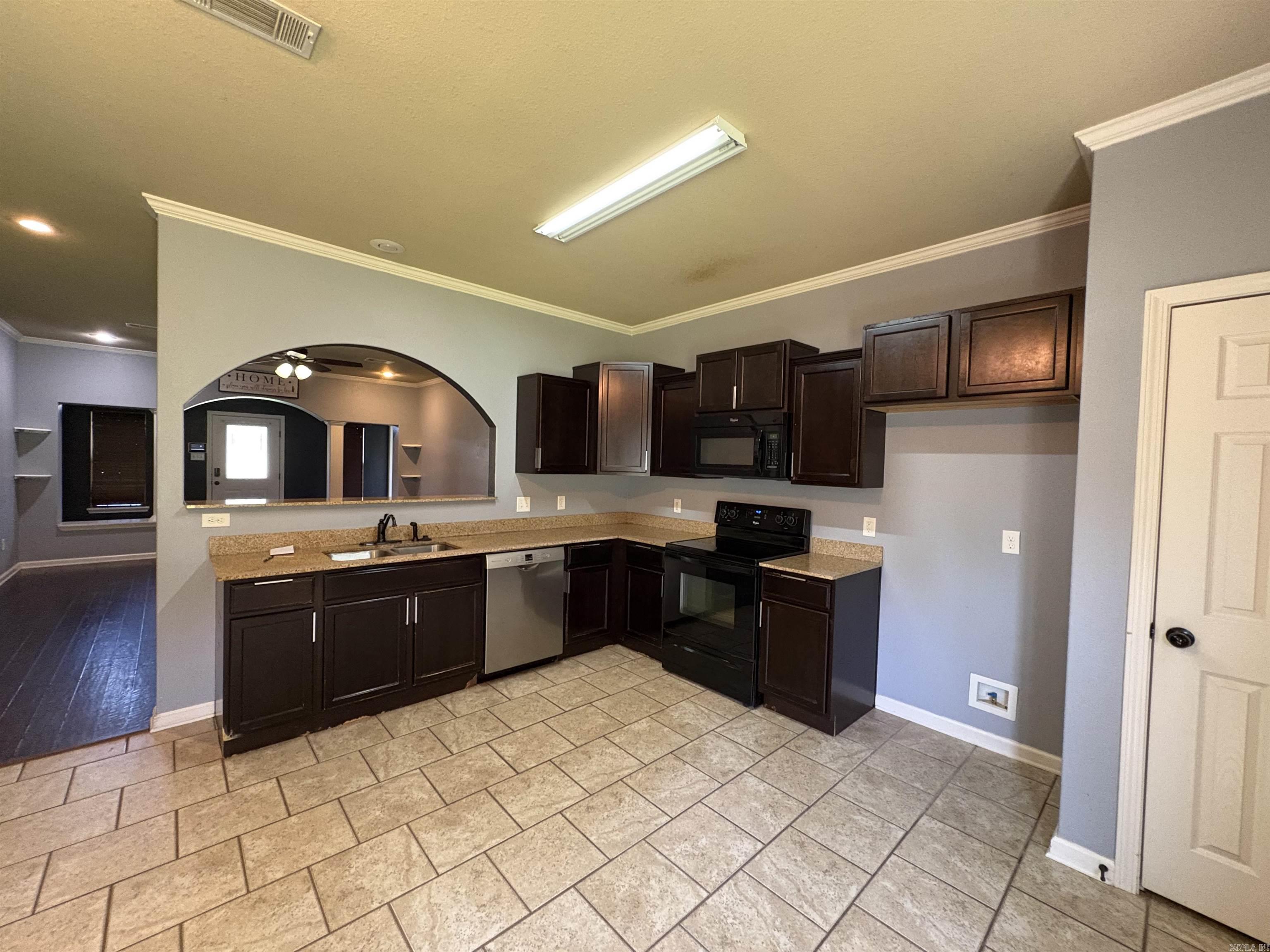 2025 Shadow Ridge Road Property Photo 13