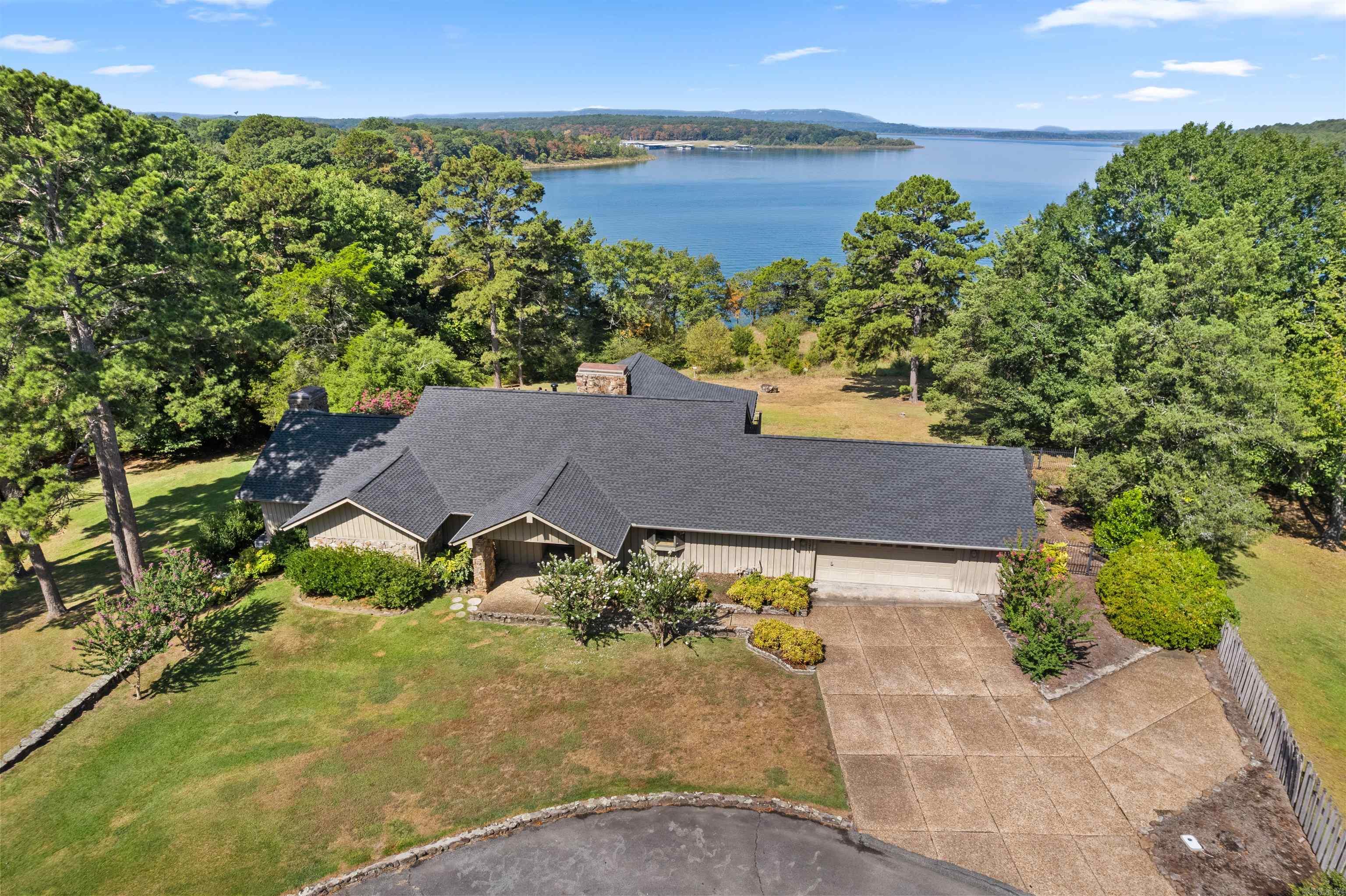 1211 Palisades Circle Property Photo 1