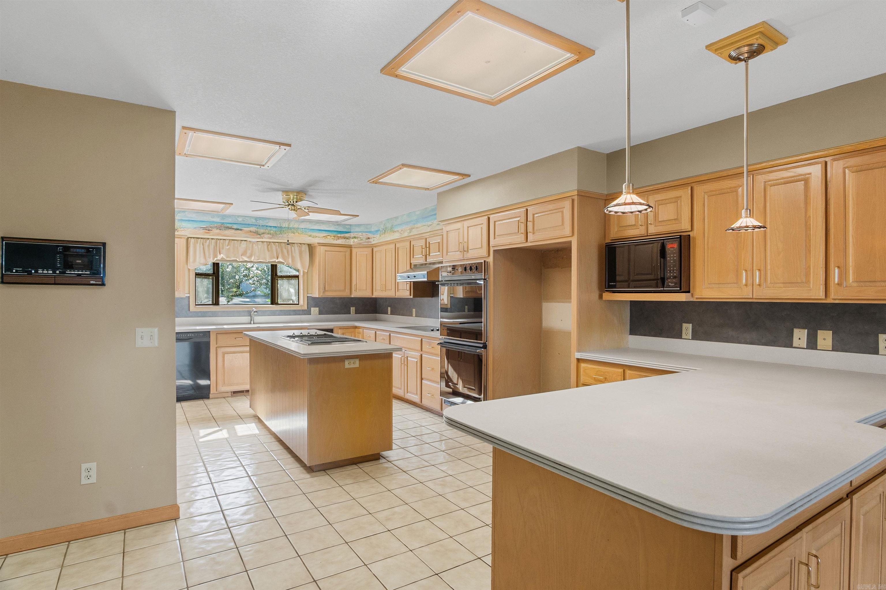 1211 Palisades Circle Property Photo 4
