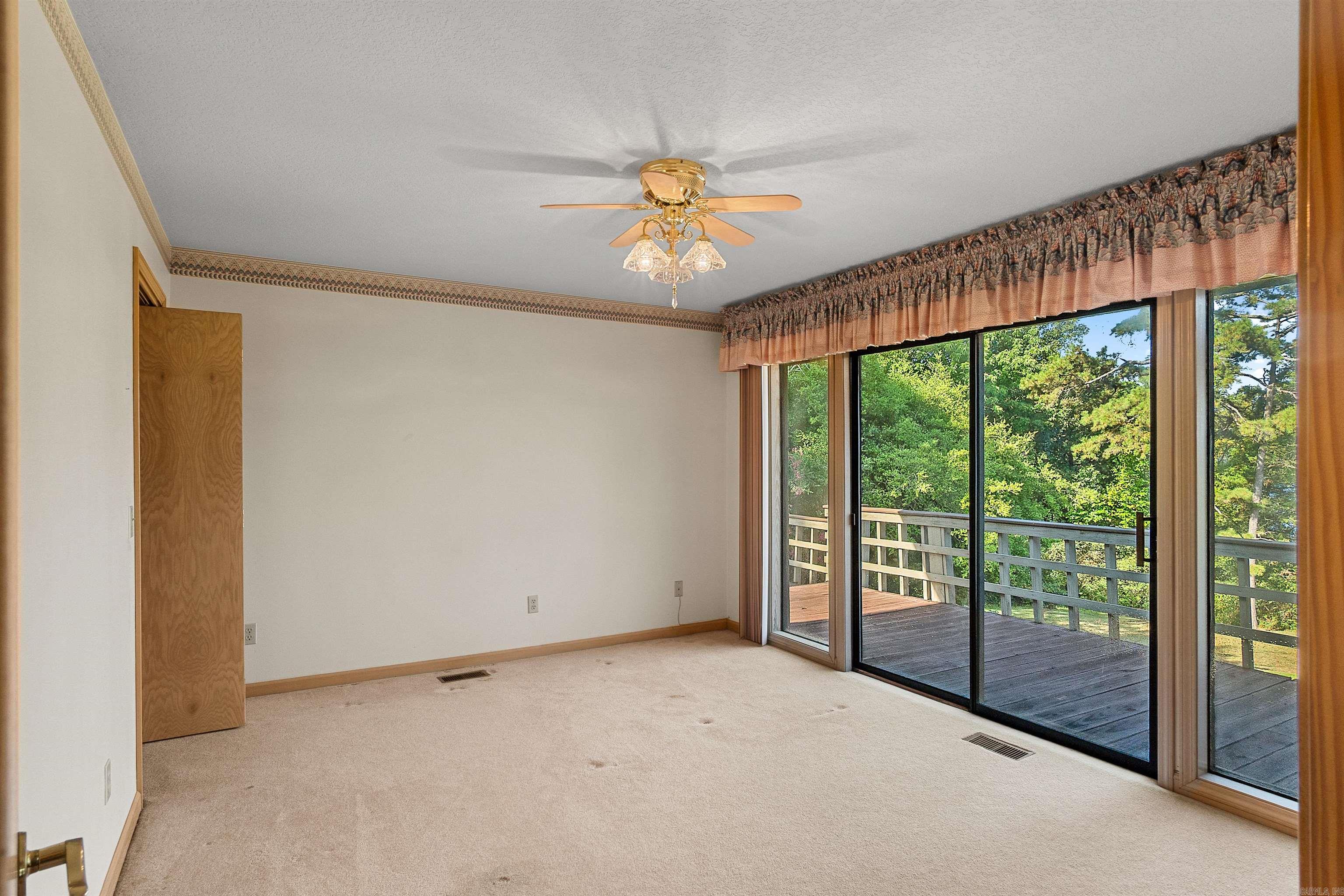 1211 Palisades Circle Property Photo 15