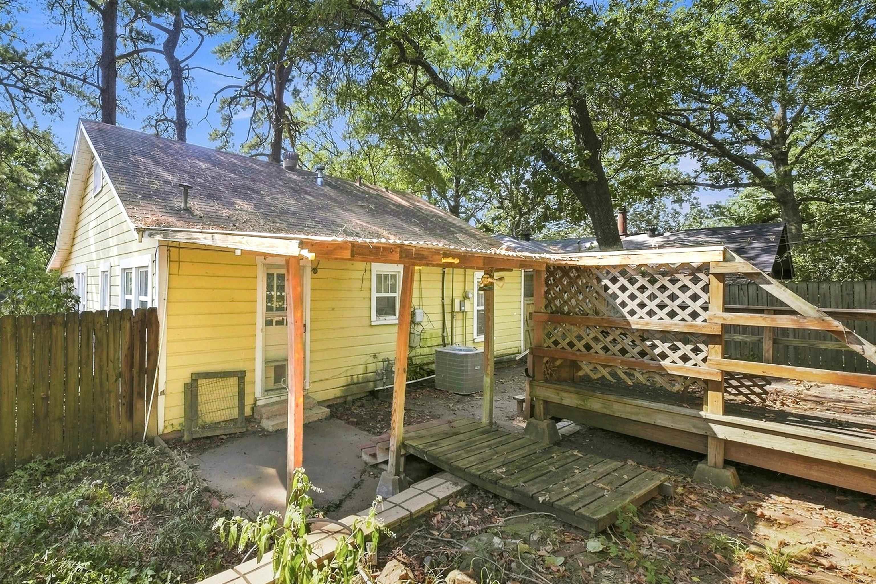1809 S Buchanan Street Property Photo 6