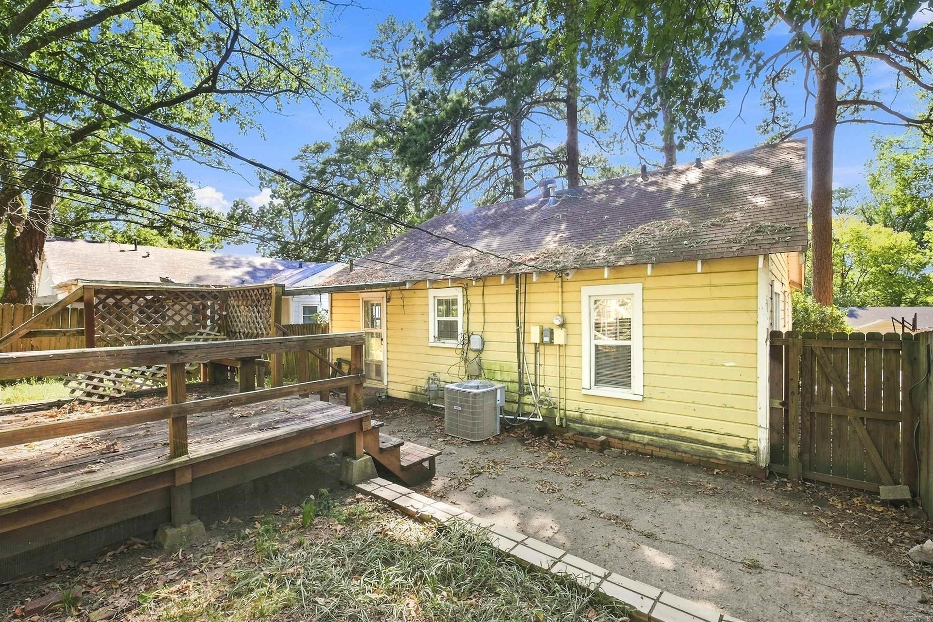 1809 S Buchanan Street Property Photo 8