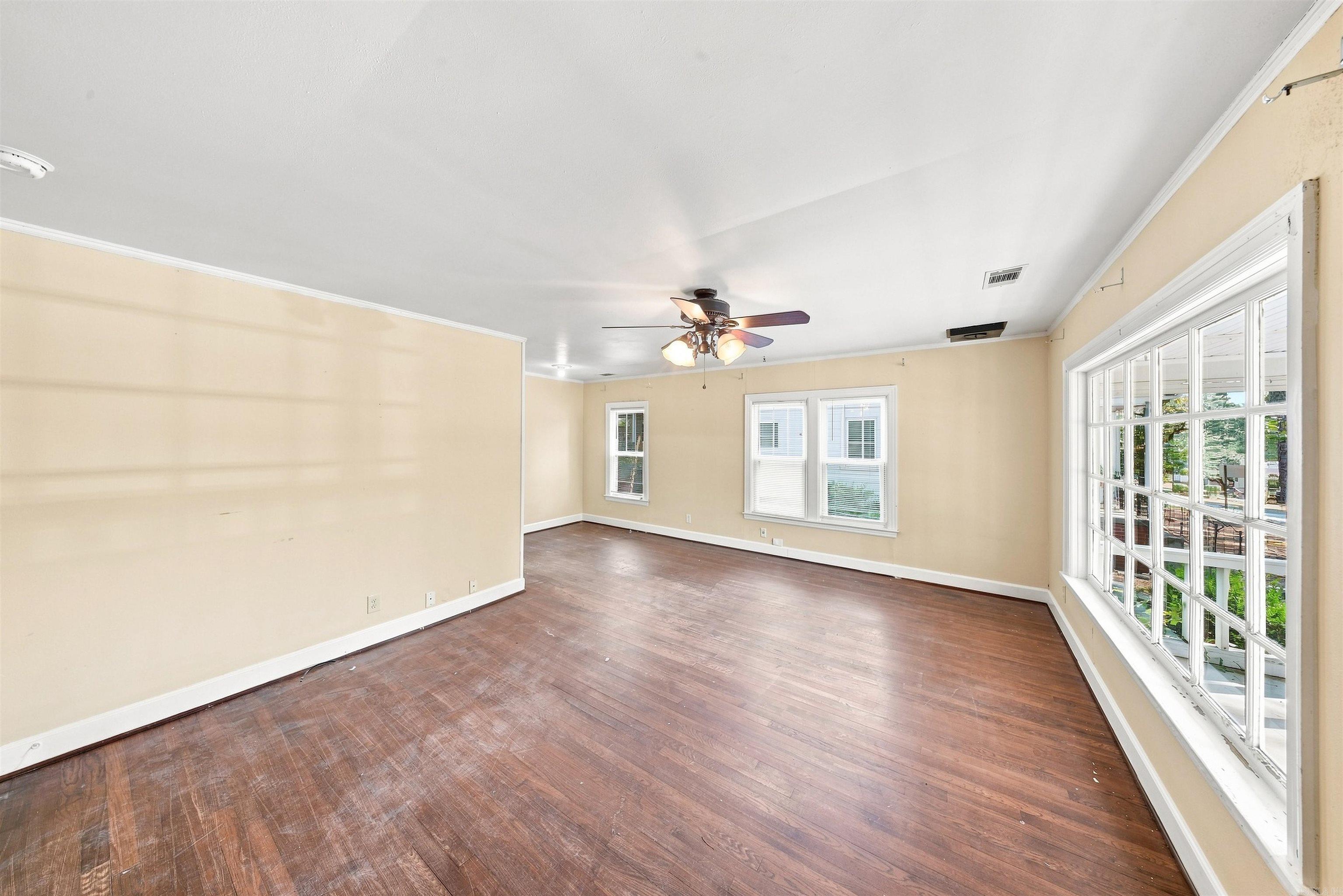 1809 S Buchanan Street Property Photo 9