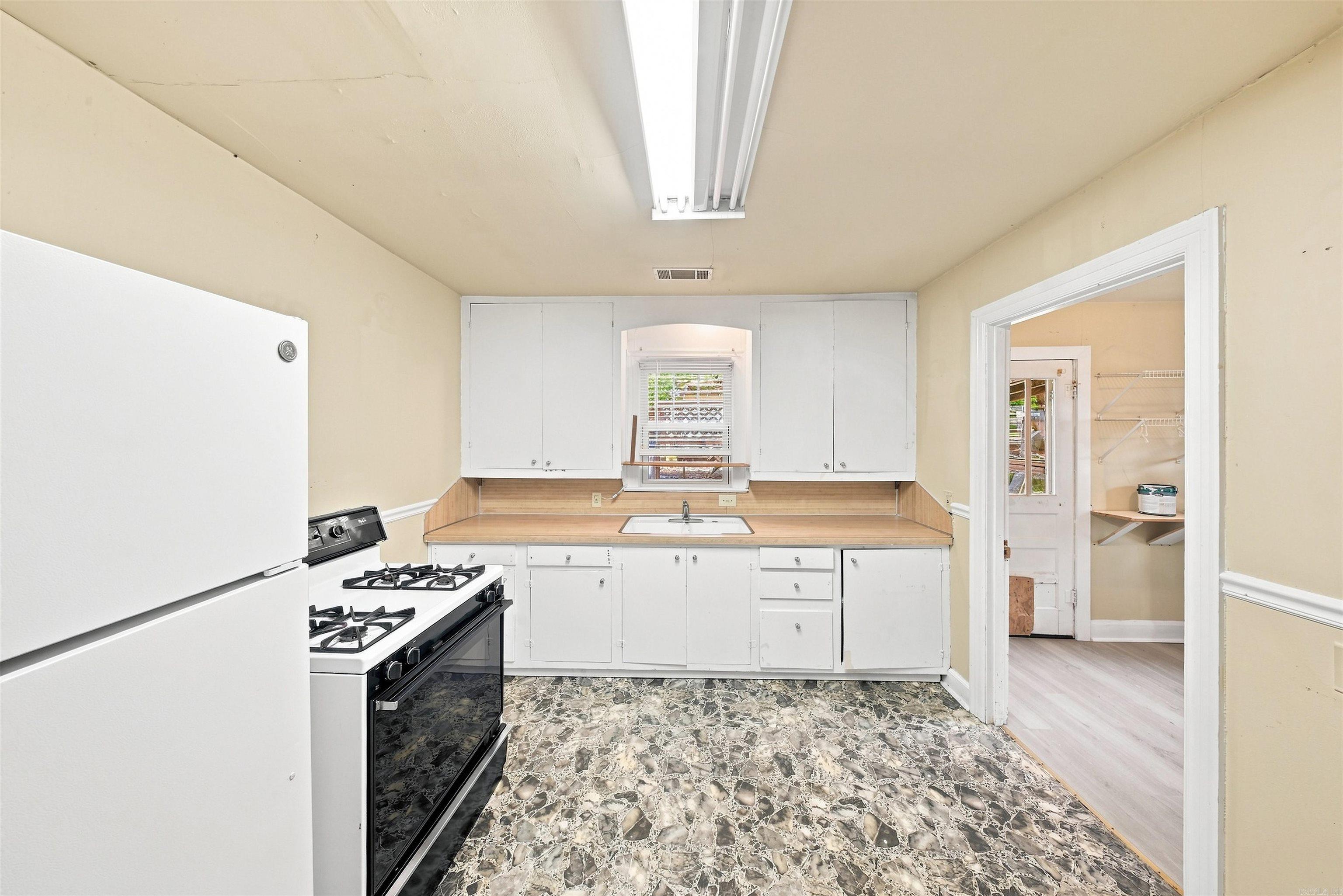 1809 S Buchanan Street Property Photo 12