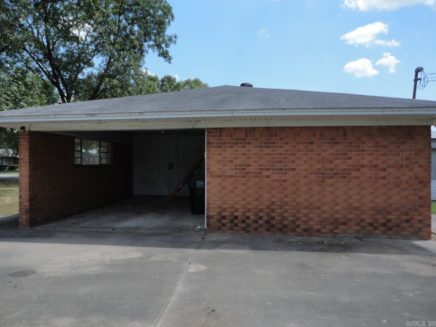 806 Irvy Road Property Photo 4