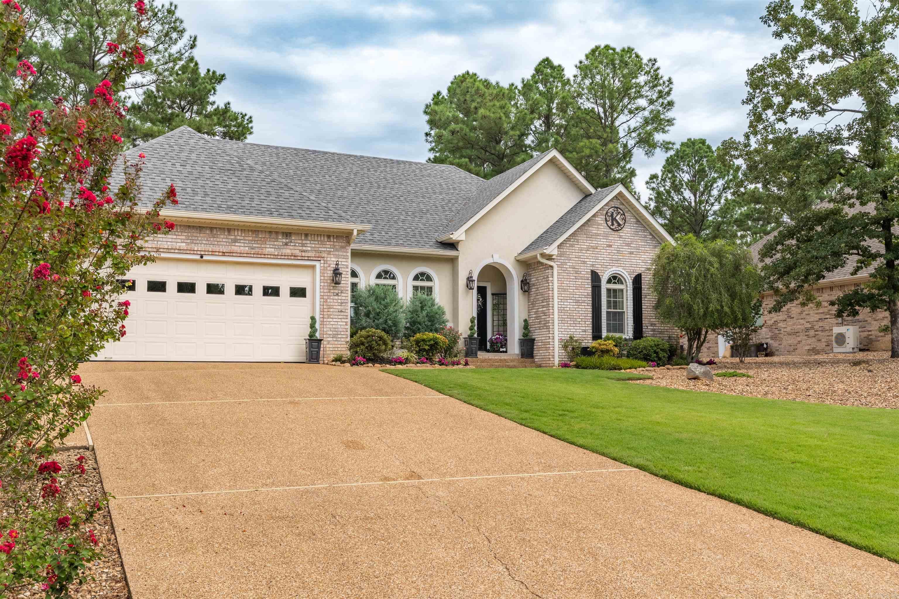 19 Sorprendente Ln Property Photo 1