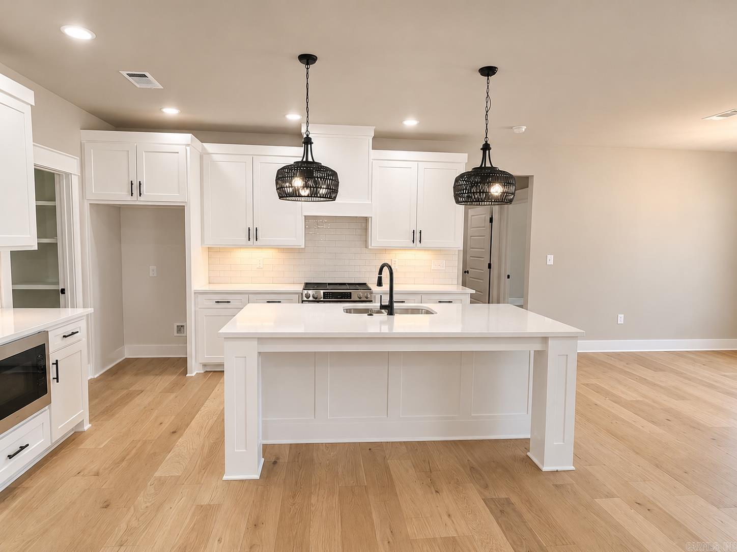 6856 Detonti Property Photo 31