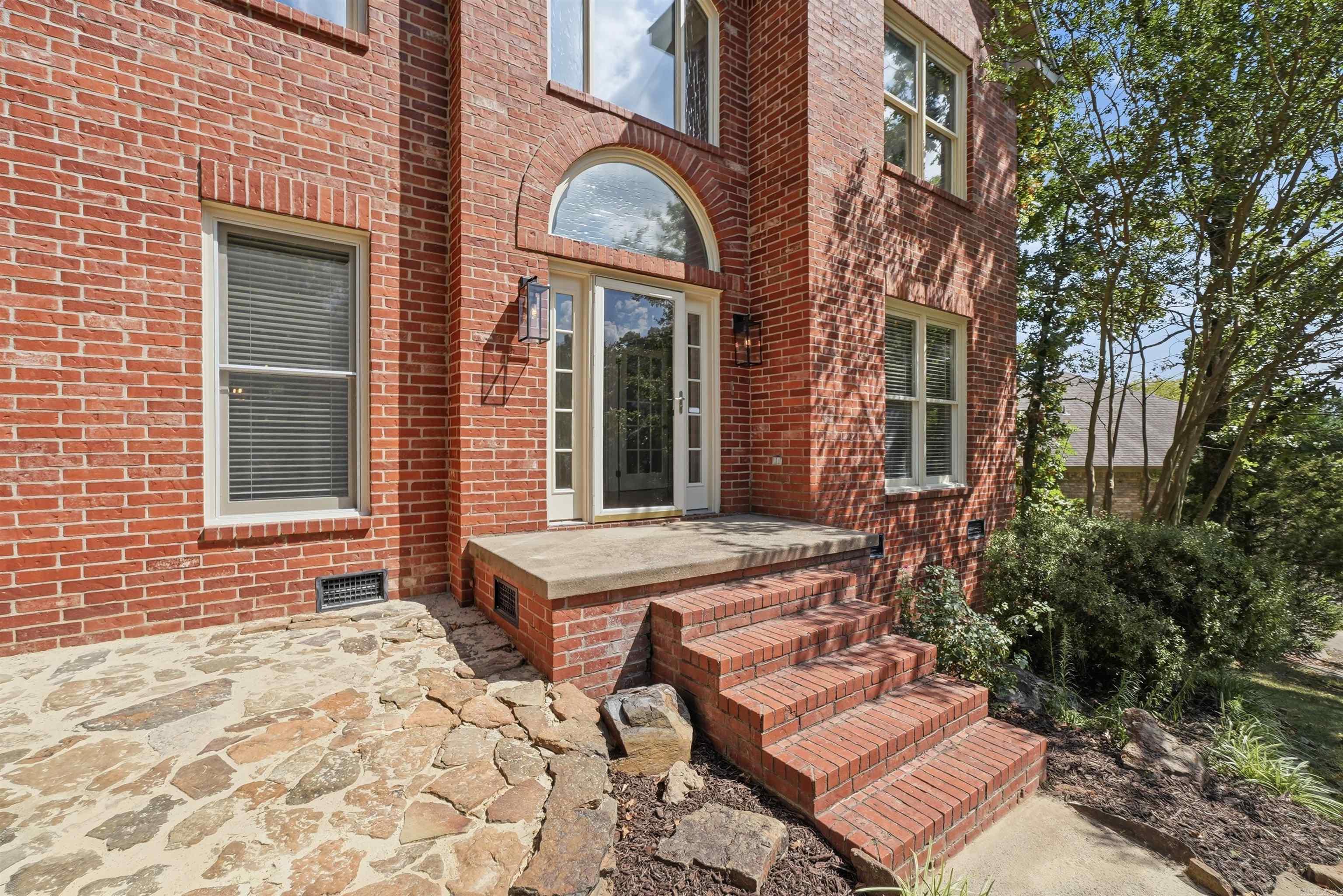 14301 Orleans Drive Property Photo 3