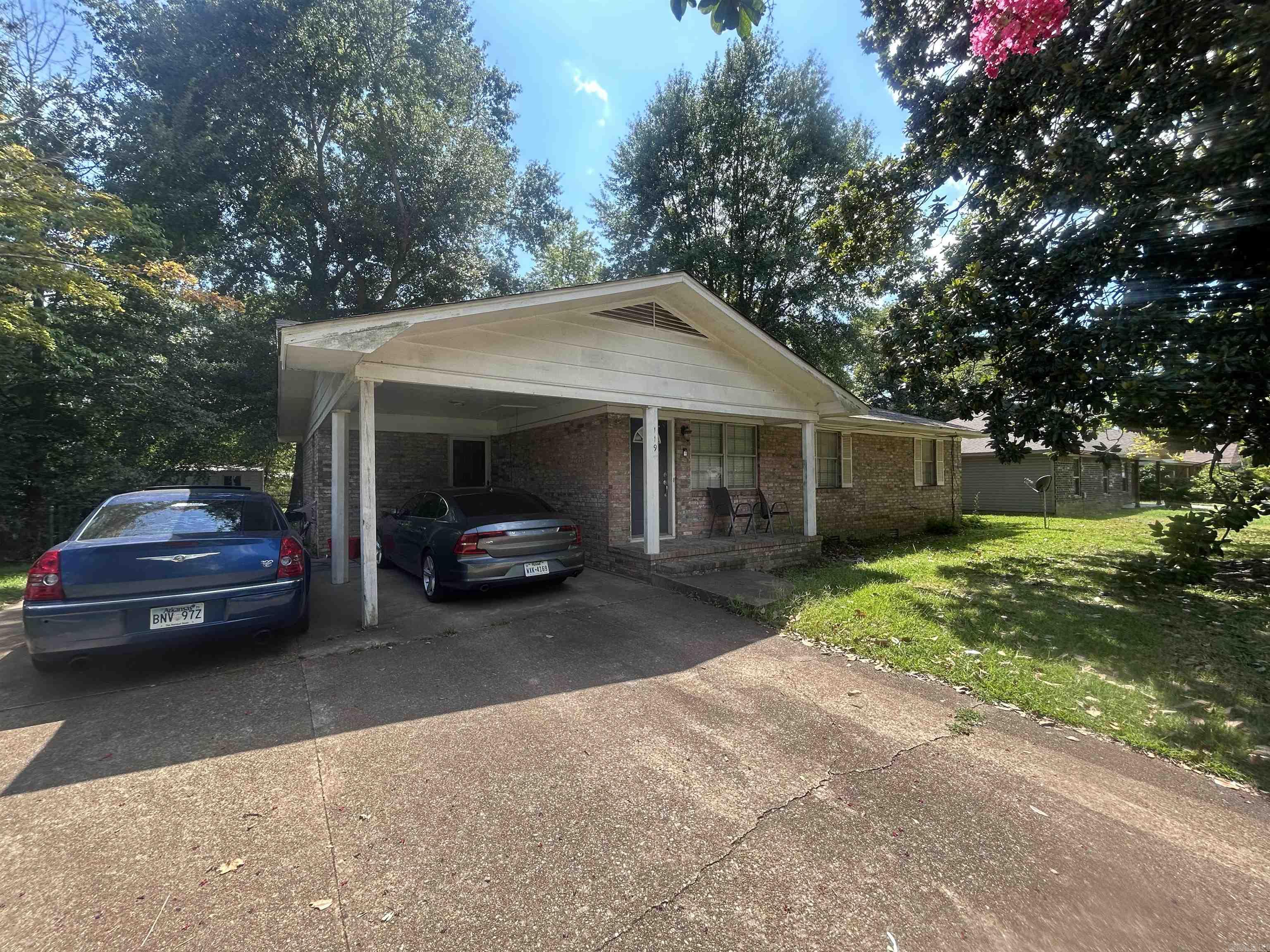 119 Cloverdale Property Photo 1