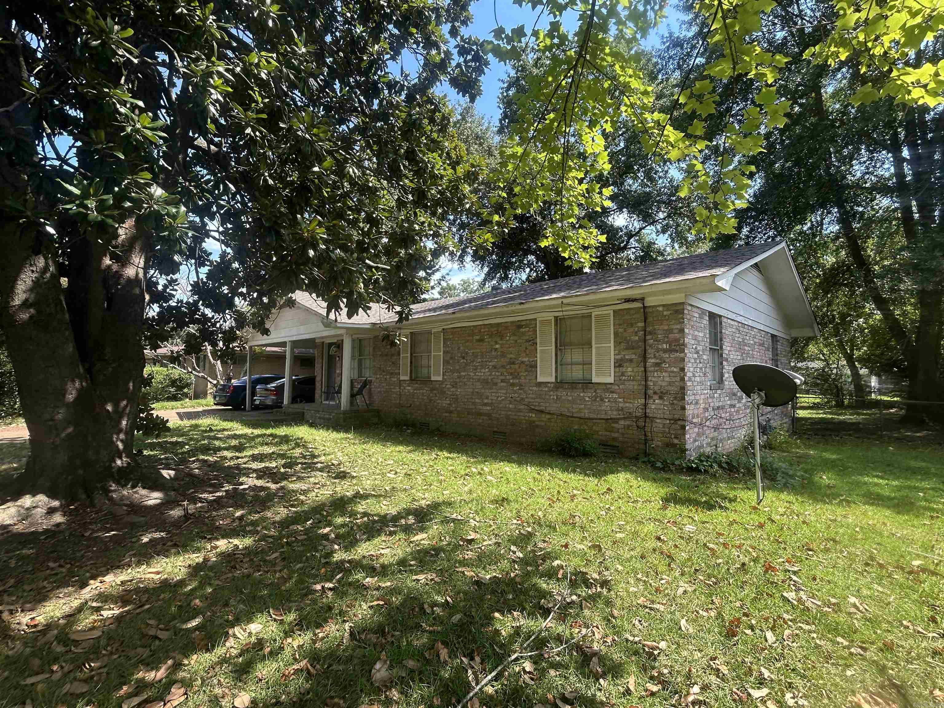 119 Cloverdale Property Photo 2
