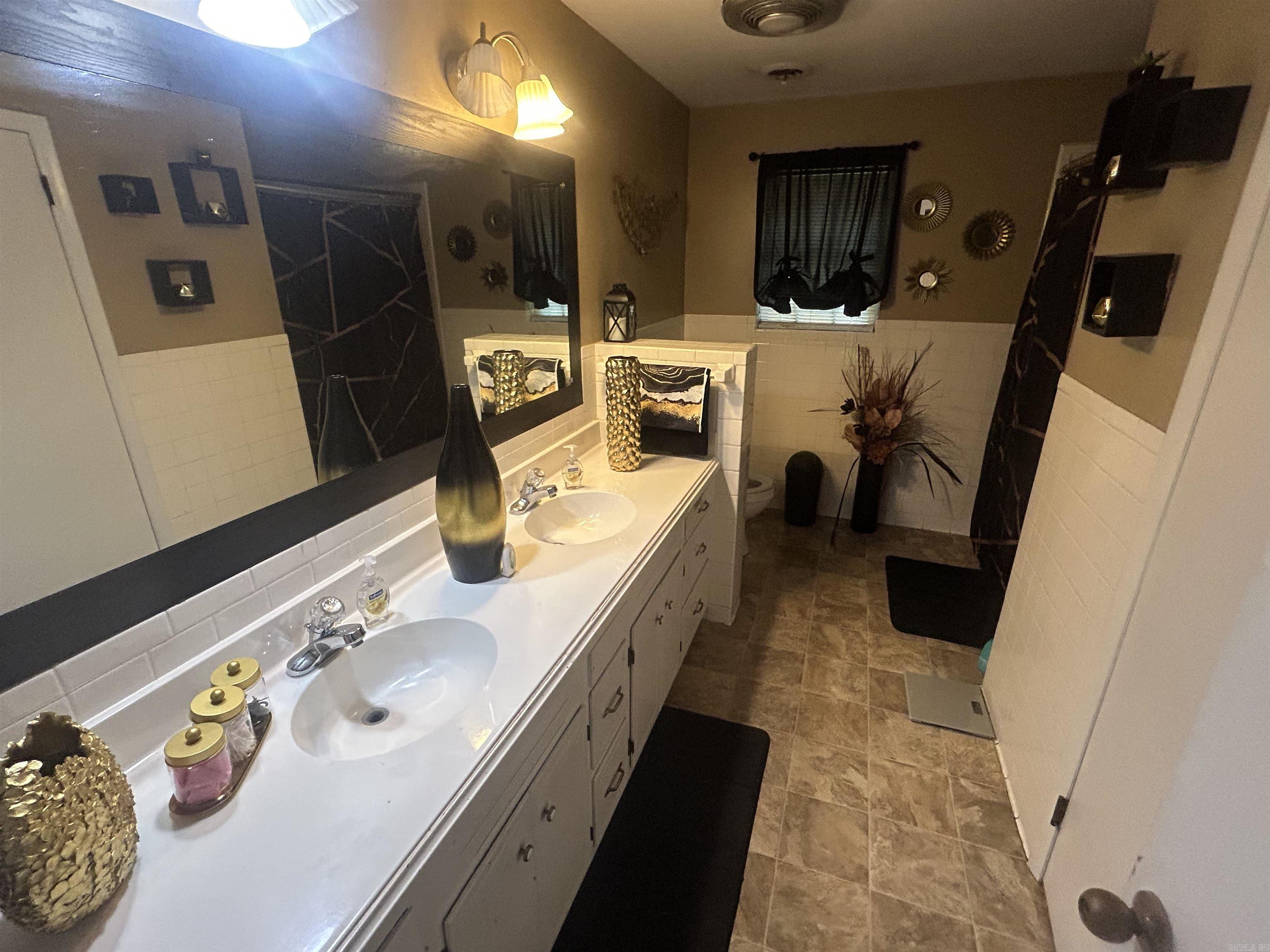 119 Cloverdale Property Photo 12
