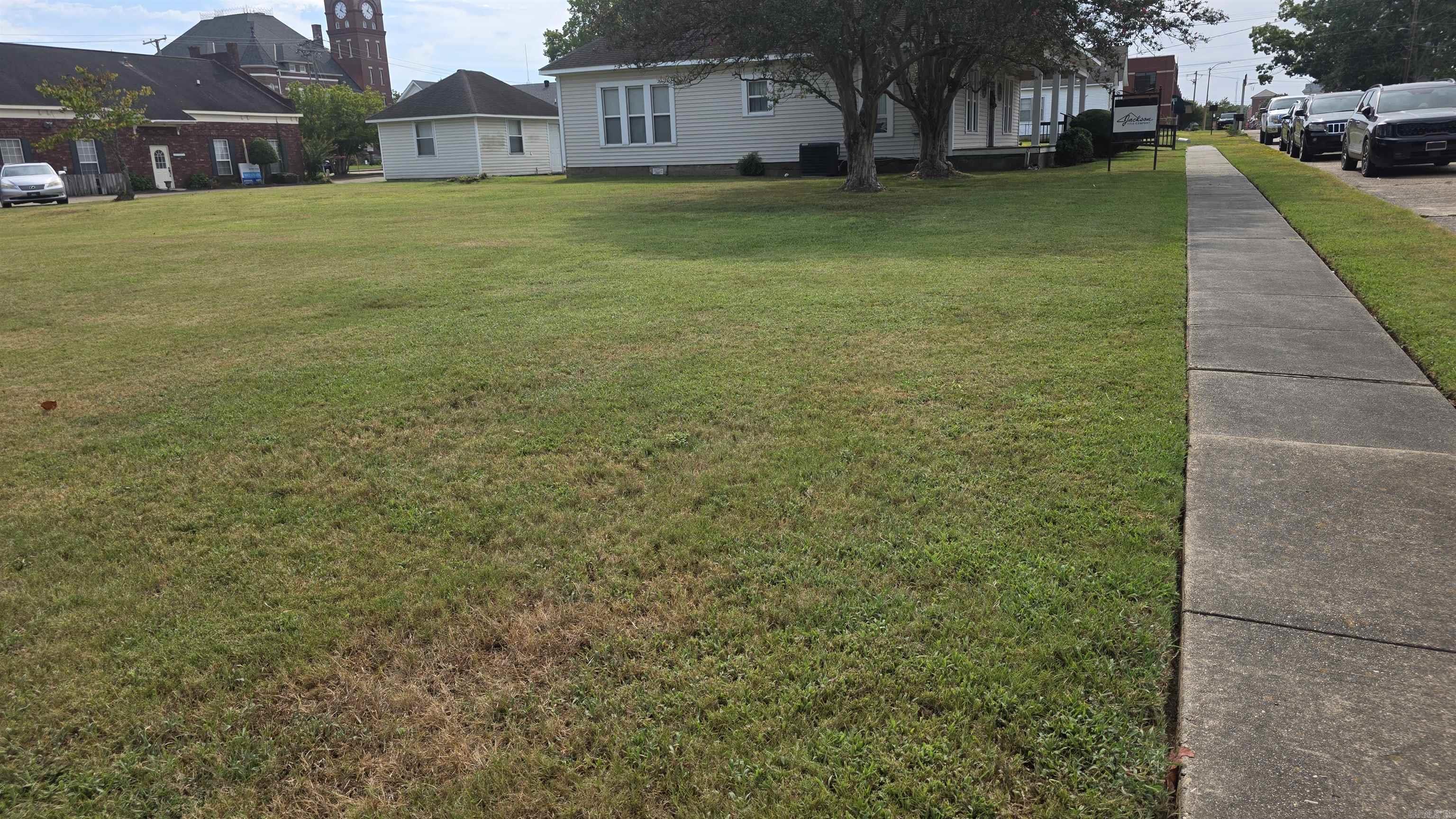 303 & 309 Main Street Property Photo 20