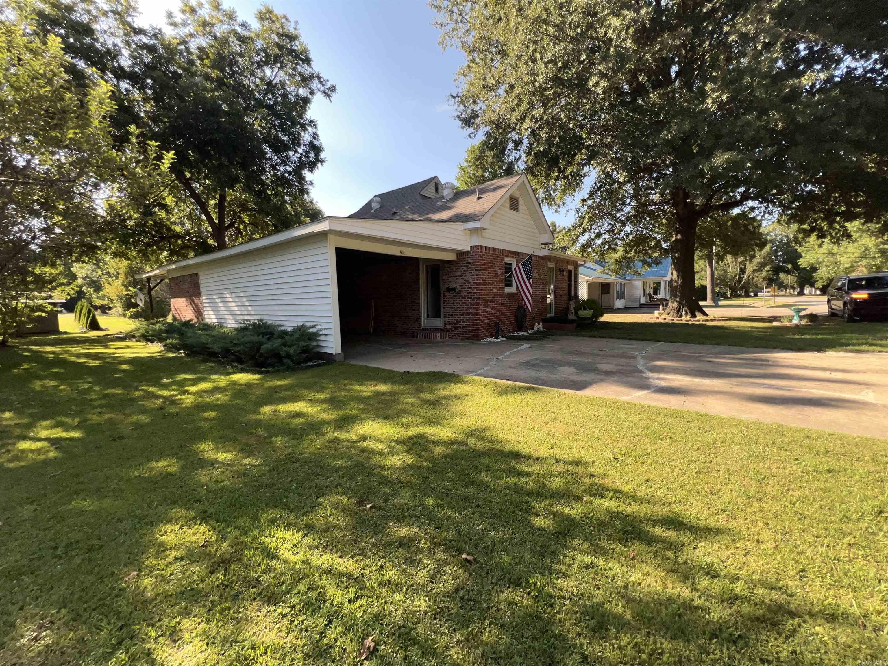 260 N Monroe Avenue Property Photo 3