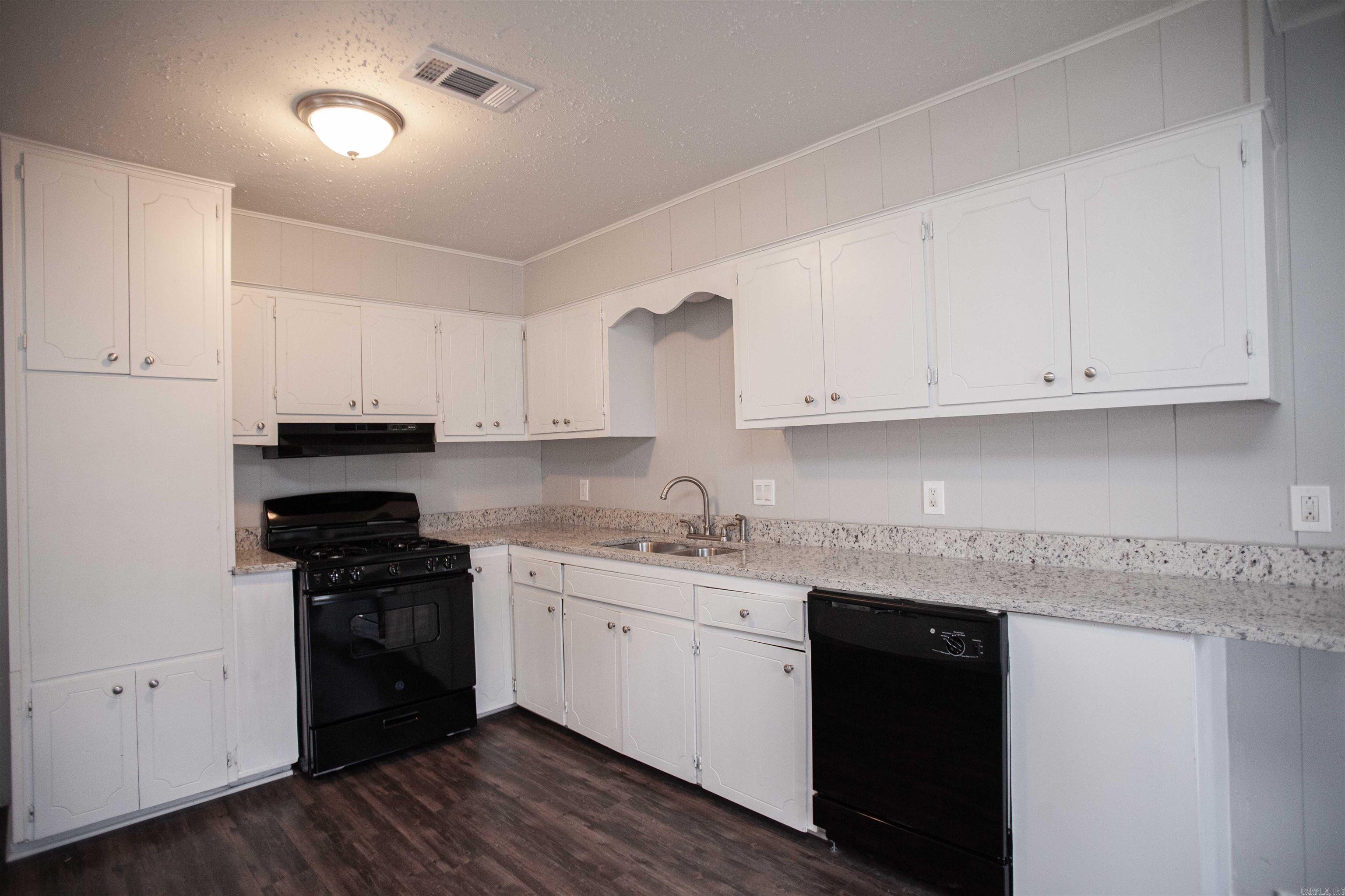 4612 Puckett Street Property Photo 4