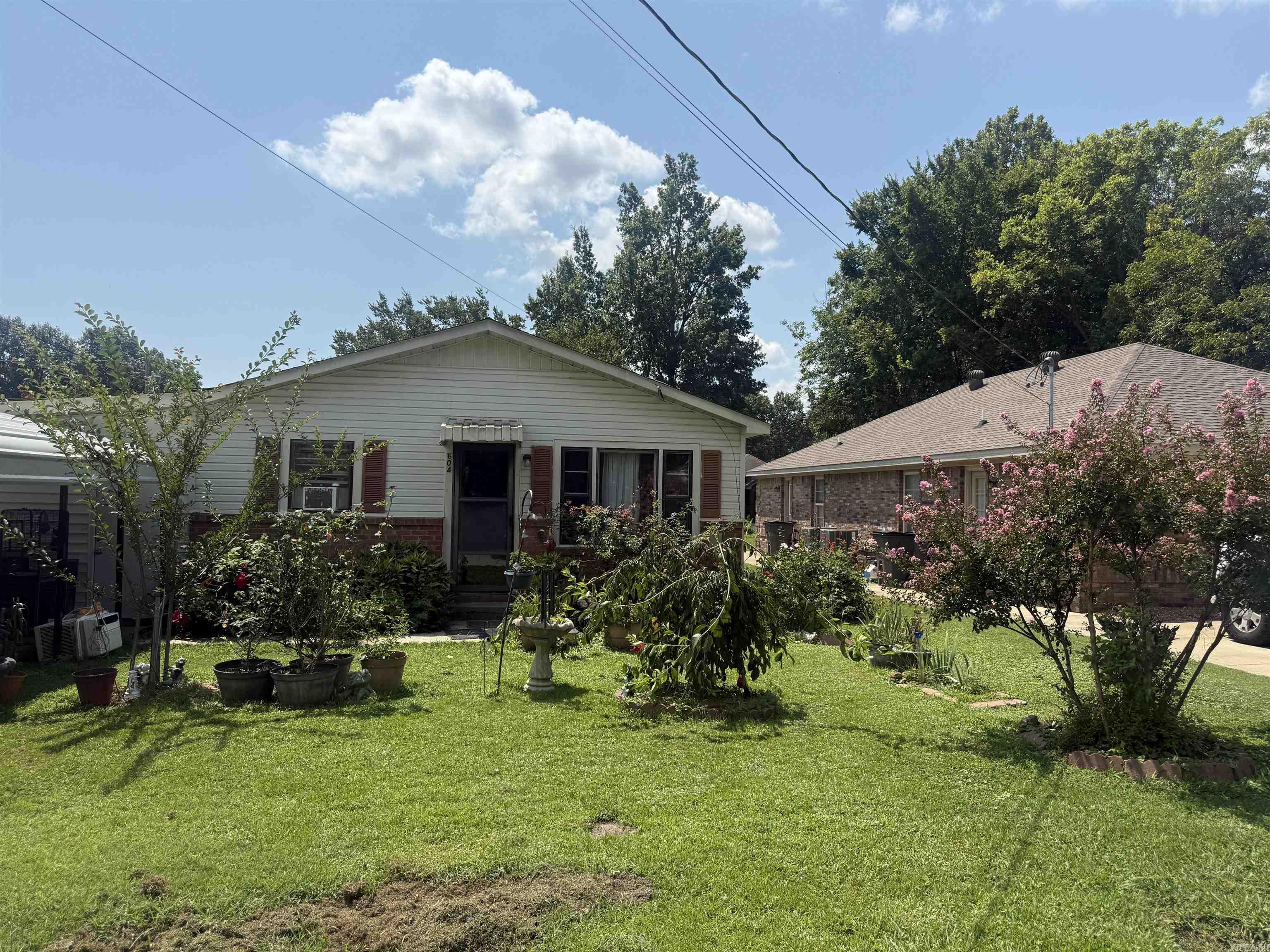 604 W Baldwin St Property Photo 1